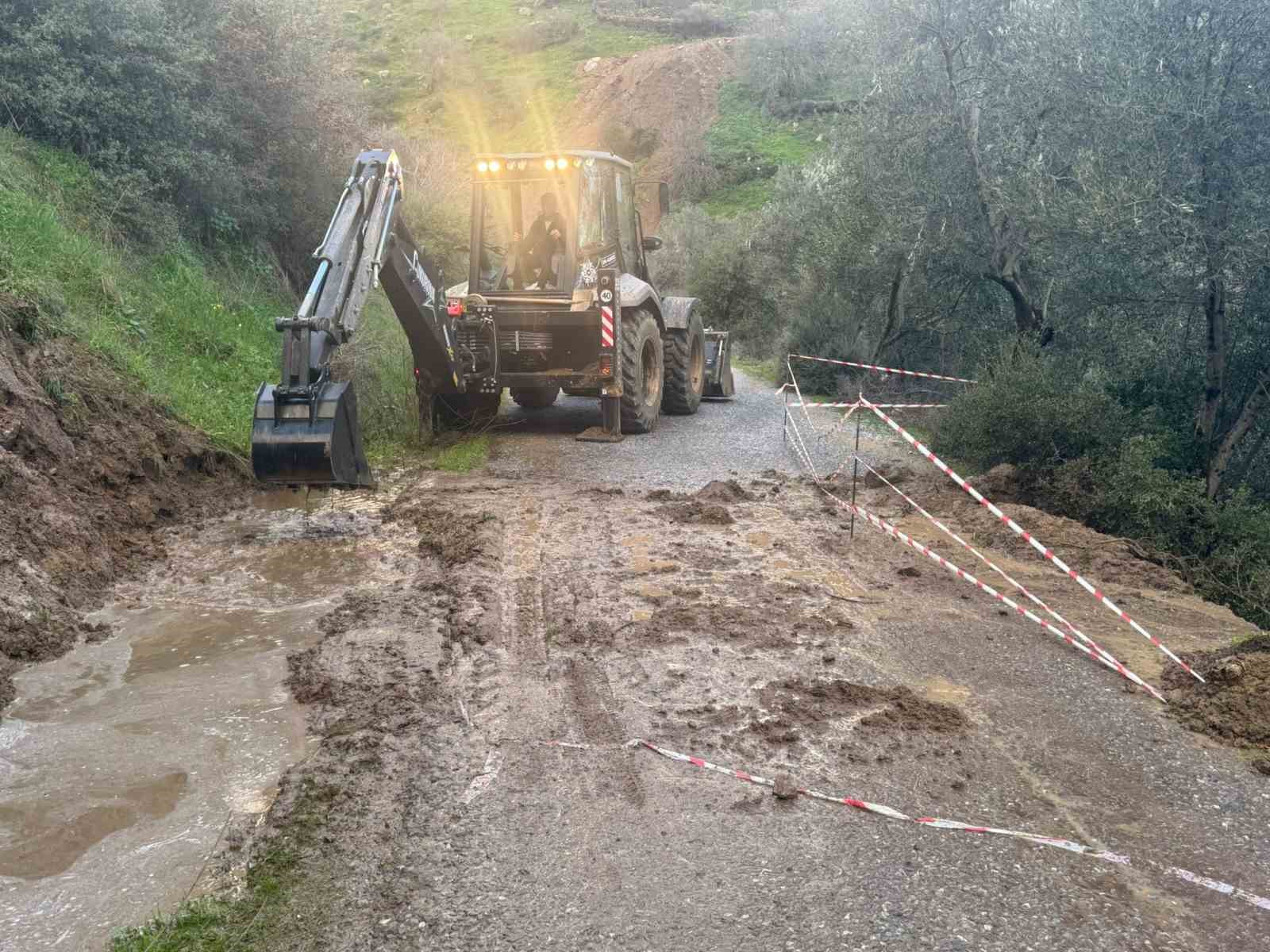 Aydın Büyükşehir Belediyesi’nin yol çalışmaları sürüyor
