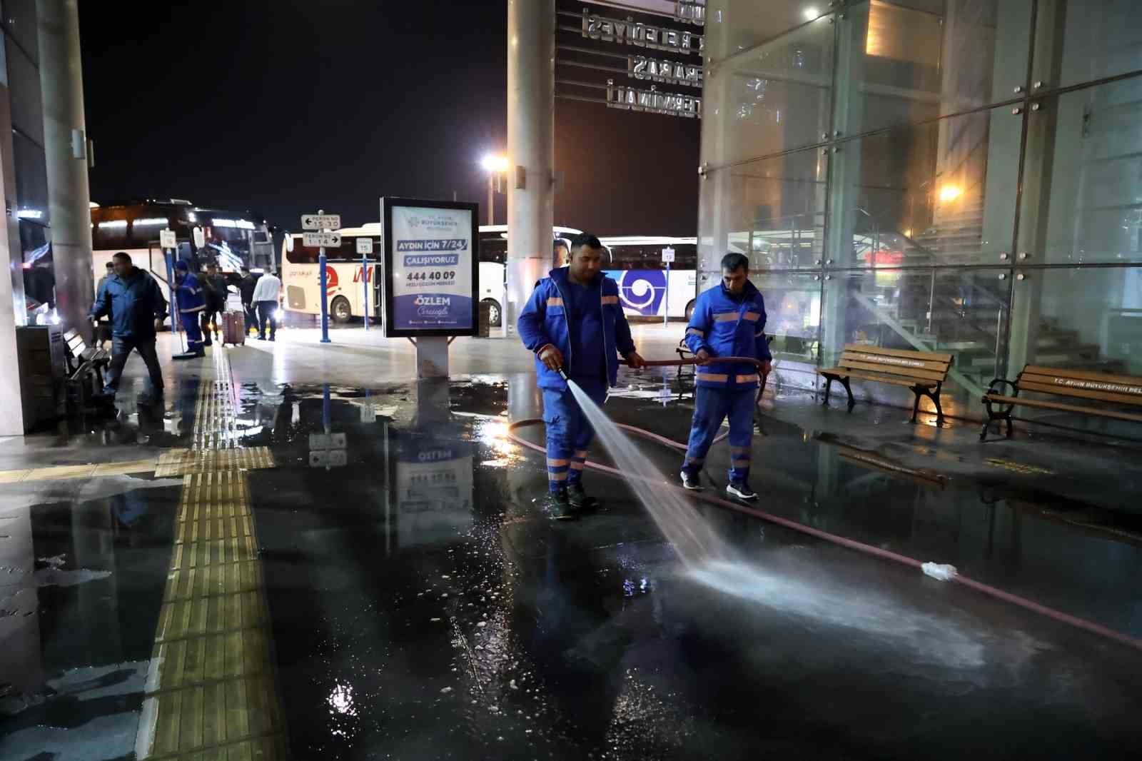 Aydın Büyükşehir’den bayram öncesi otobüs terminallerinde temizlik çalışması
