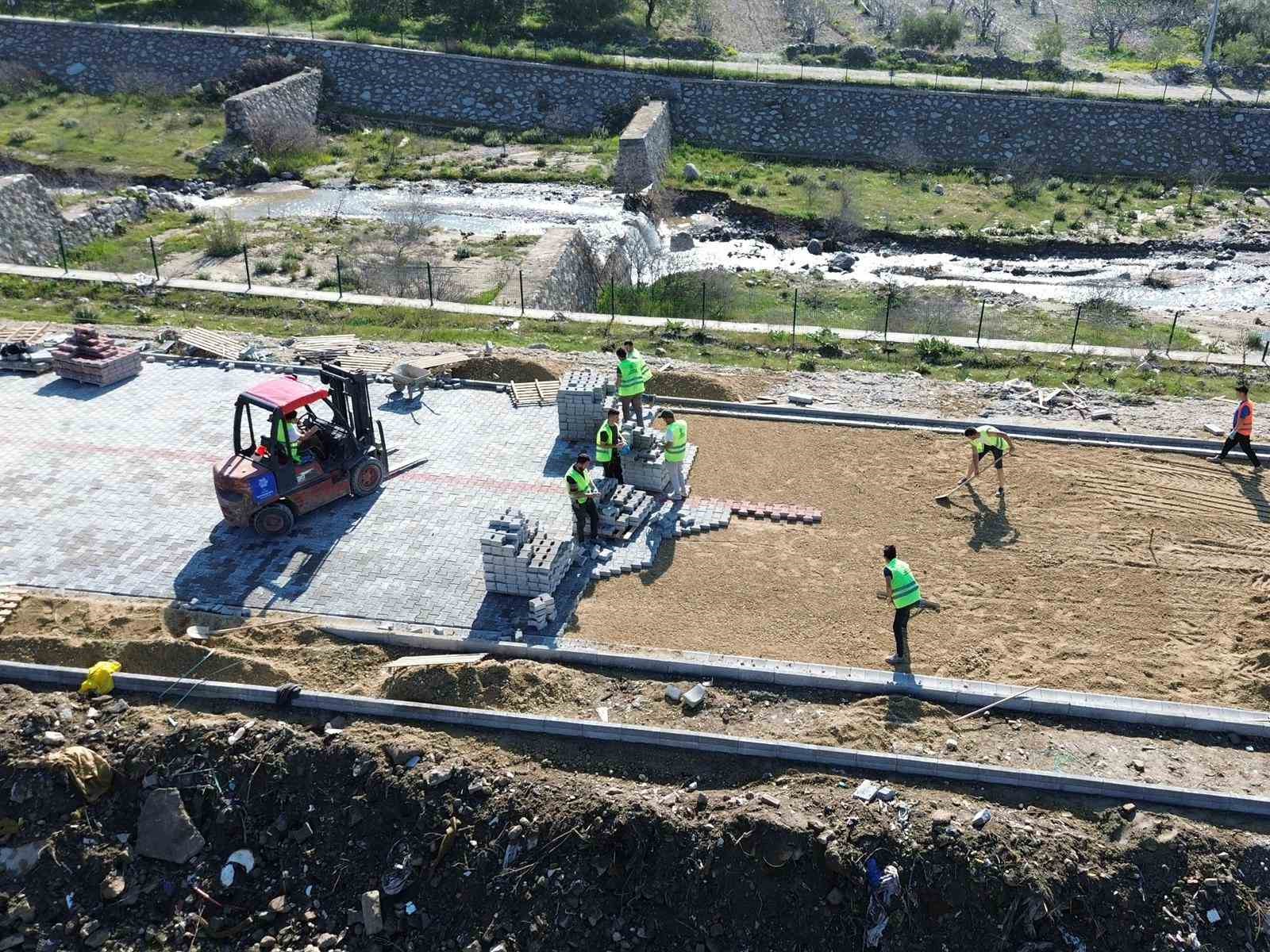 Aydın Büyükşehir’den Buharkent’te yol yapım çalışması
