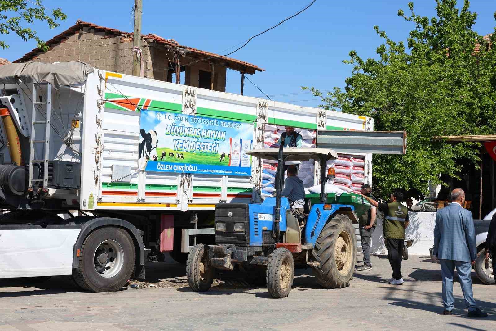 Aydın Büyükşehir’den Germencik’te küçük üreticilere yem desteği
