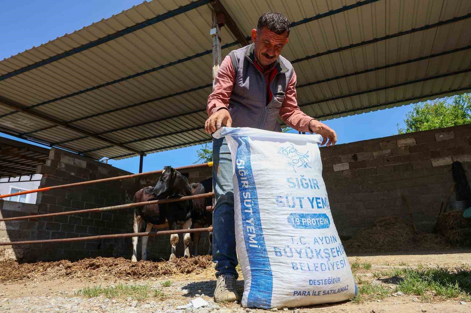 Aydın Büyükşehir’den Germencik’te küçük üreticilere yem desteği
