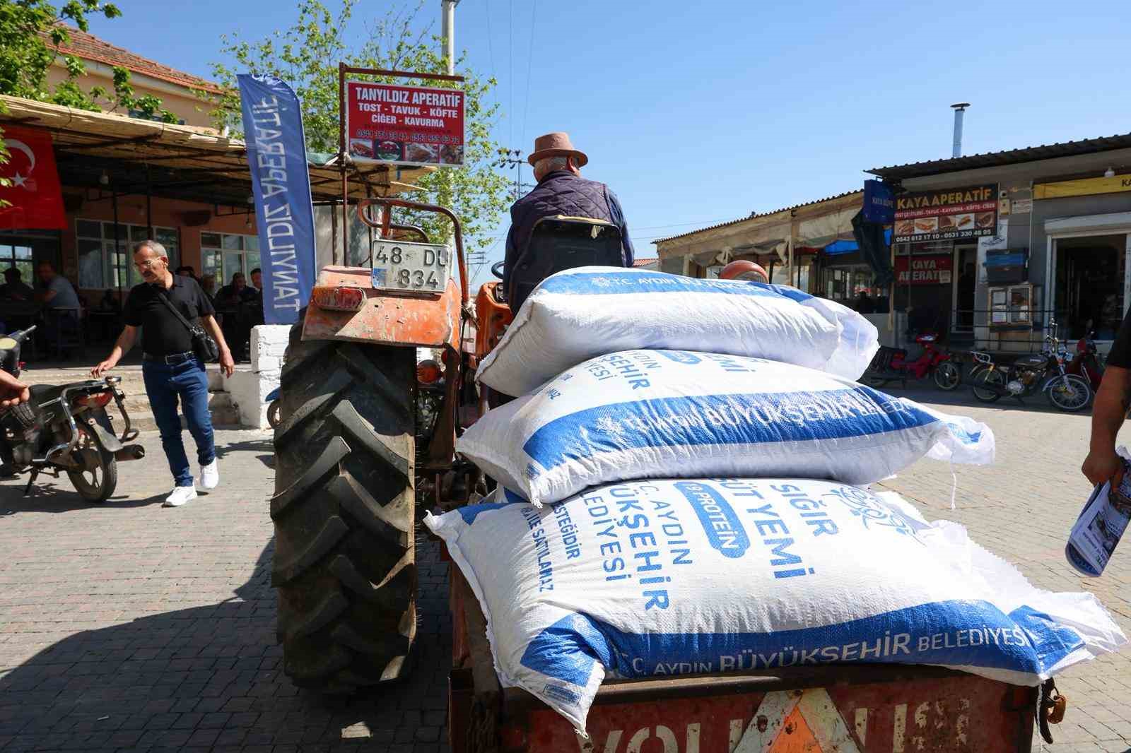 Aydın Büyükşehir’den Germencik’te küçük üreticilere yem desteği
