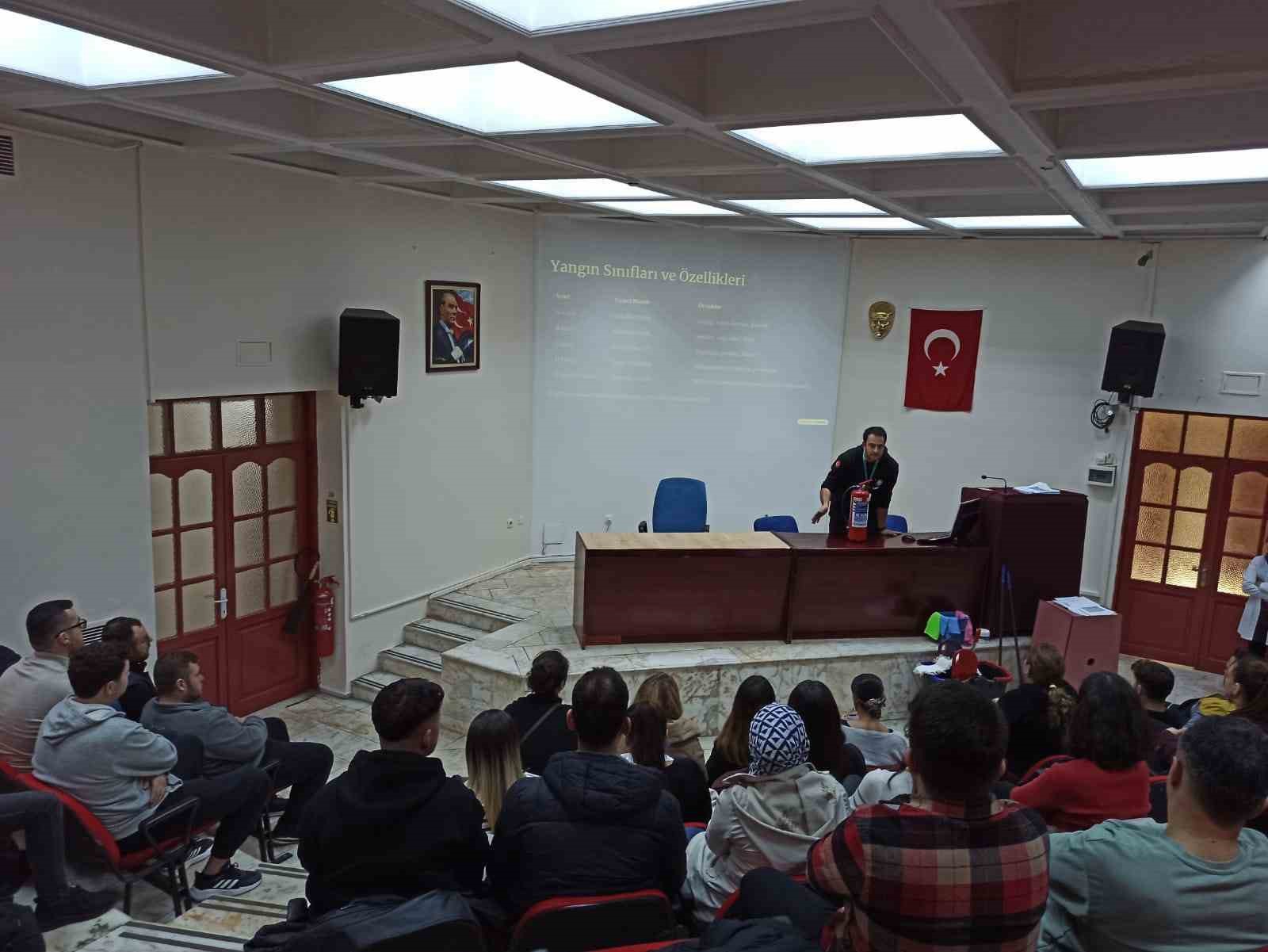 Aydın Devlet Hastanesi’nde yeni personeller bilgilendirildi
Aydın Devlet Hastanesi’nde yeni personeller bilgilendirildi