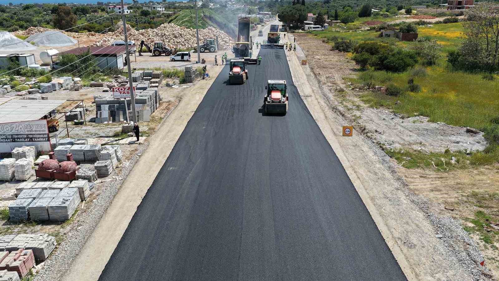 Aydın genelinde eş zamanlı yol çalışmaları sürüyor
