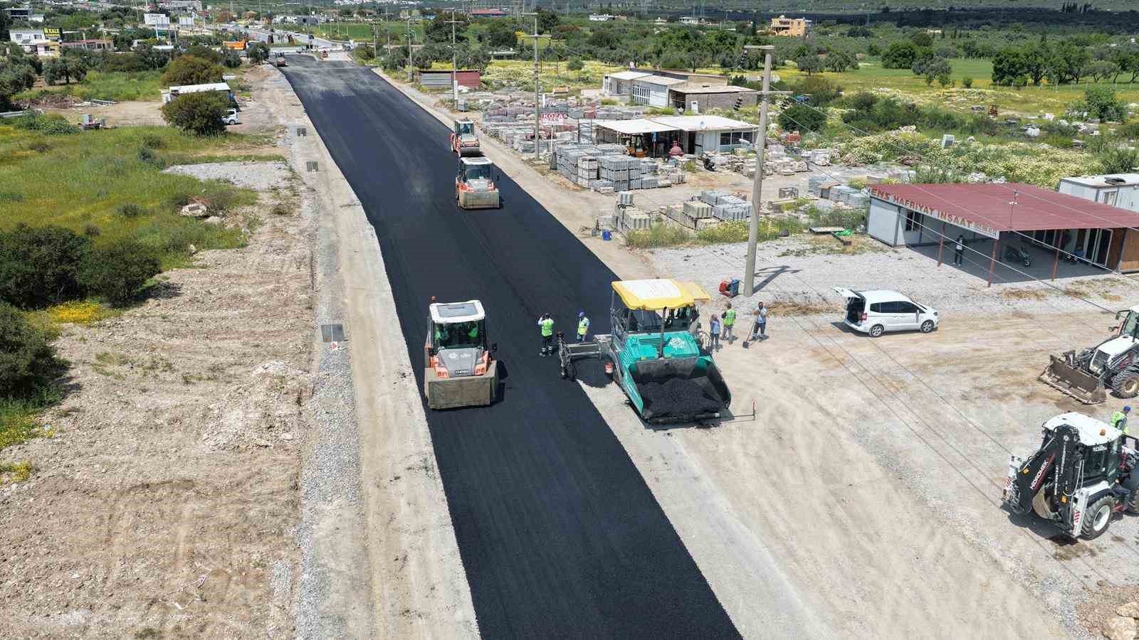 Aydın genelinde eş zamanlı yol çalışmaları sürüyor
