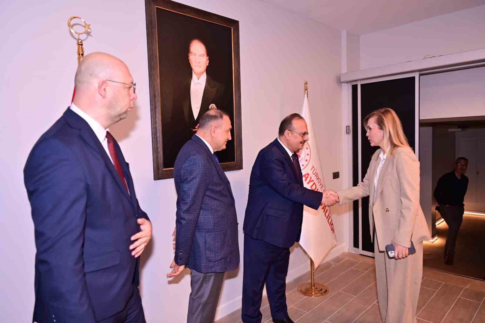 Aydın protokolü bayramlaştı
Aydın protokolü bayramlaştı