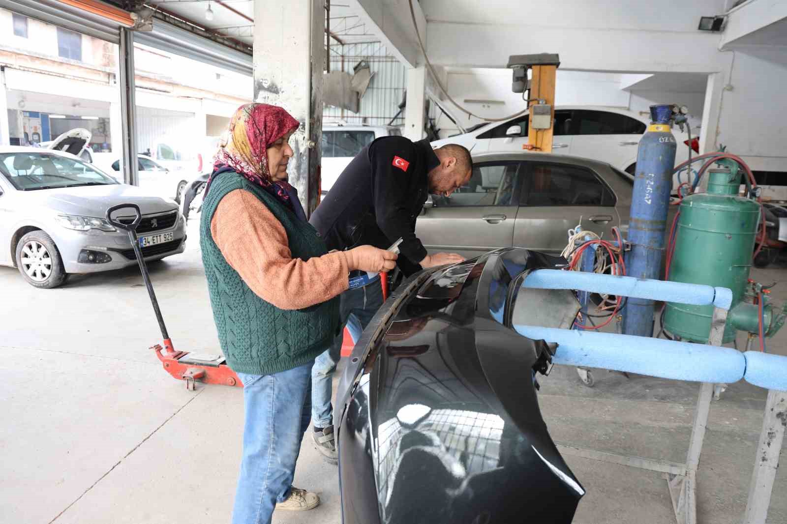 Aydın sanayisinin kadın ustası: On parmağında on marifet
