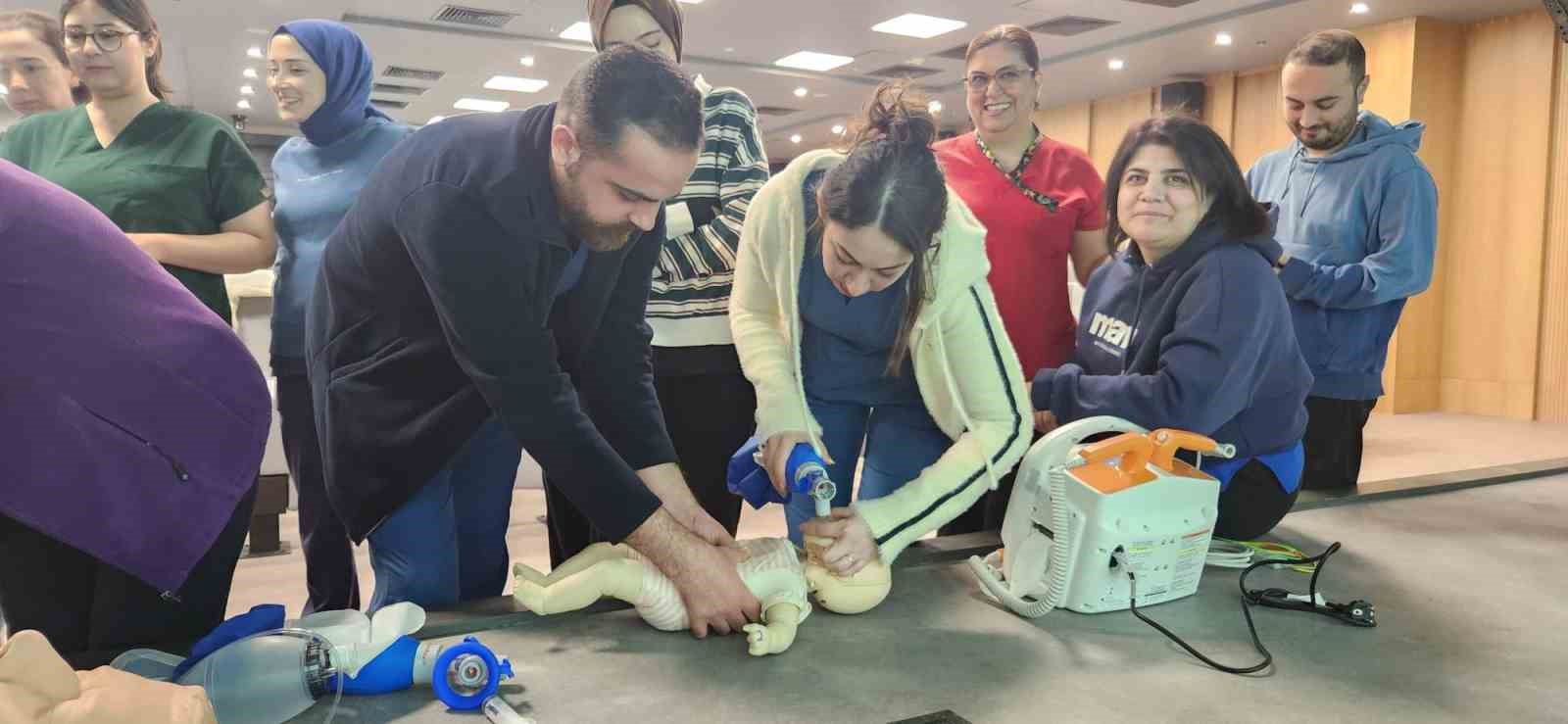 Aydın Şehir Hastanesi’nde çocuk acil ekiplerine kritik eğitim
