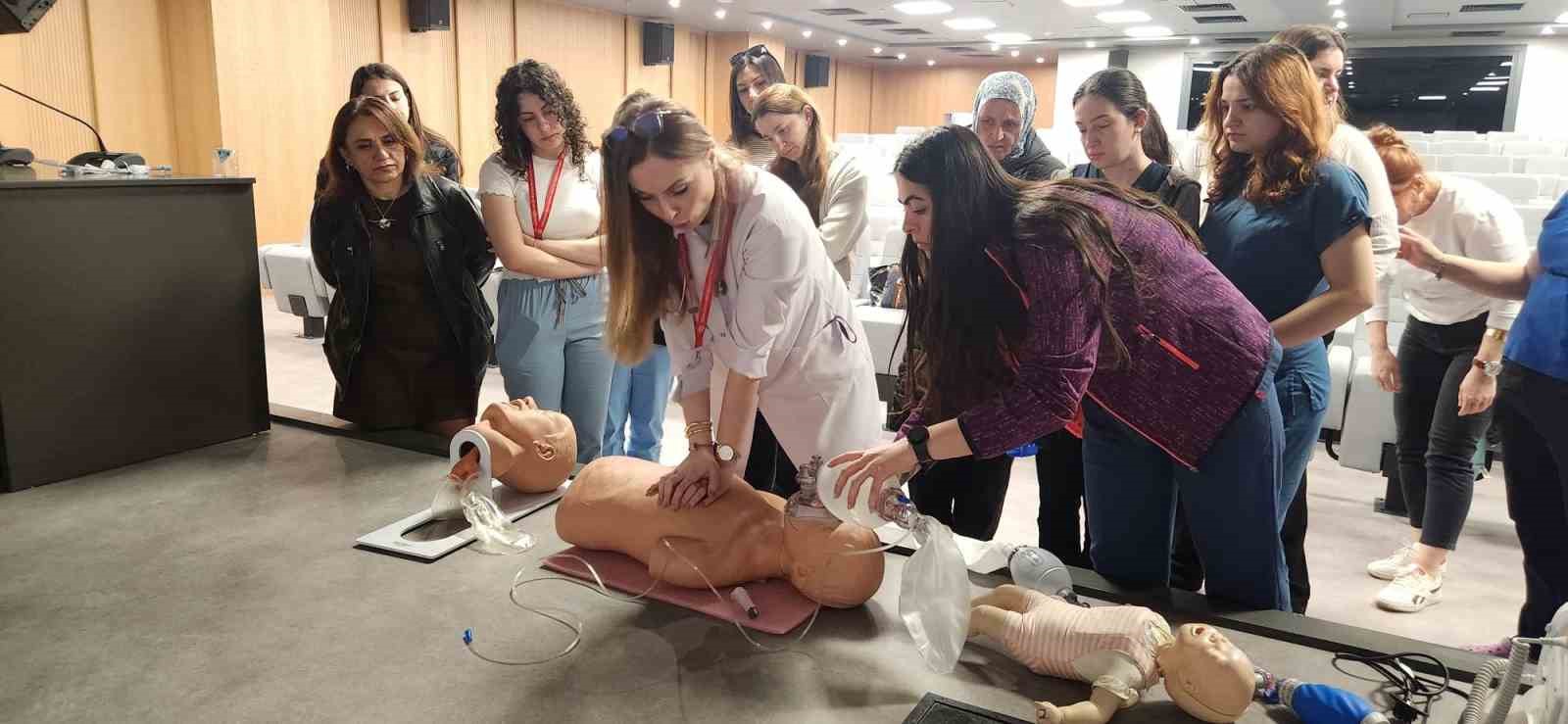 Aydın Şehir Hastanesi’nde çocuk acil ekiplerine kritik eğitim
