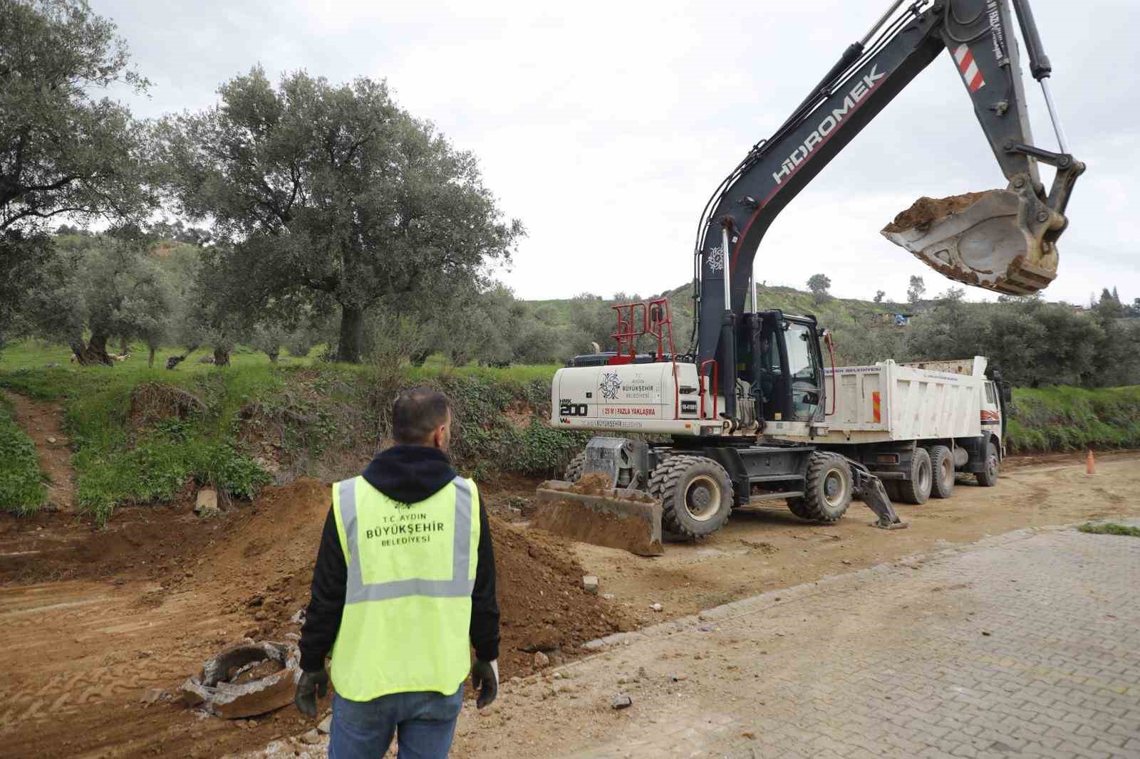 Aydın’da 400 milyon liralık yol yatırımında ilk kazma vuruldu
