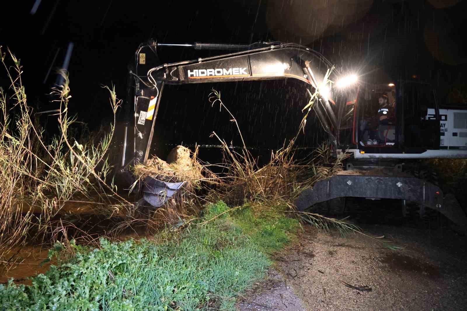 Aydın’da Emirdoğan Çayı taştı
