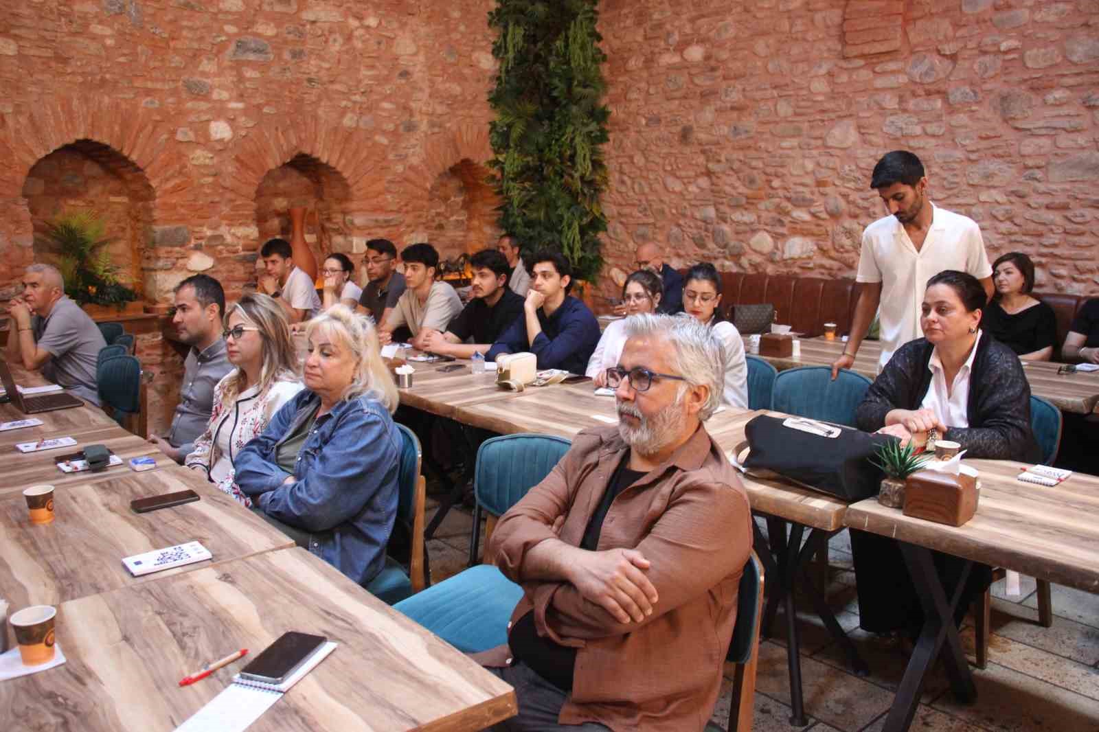 Aydın’da gazetecilere dijital medya ve yapay zeka eğitimi
