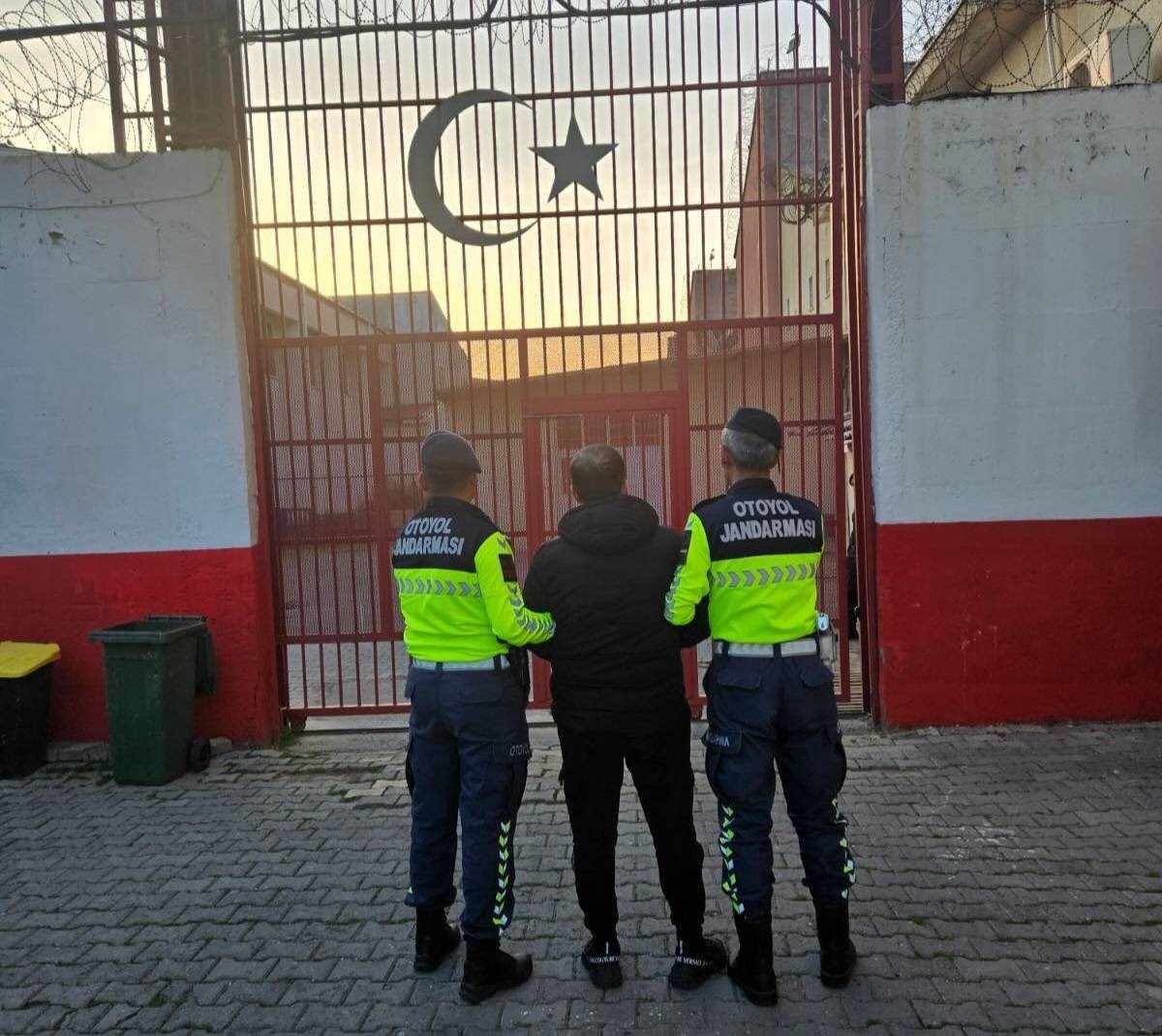 Aydın’da göçmen kaçakçılığı operasyonu: 12 düzensiz göçmen yakalandı
