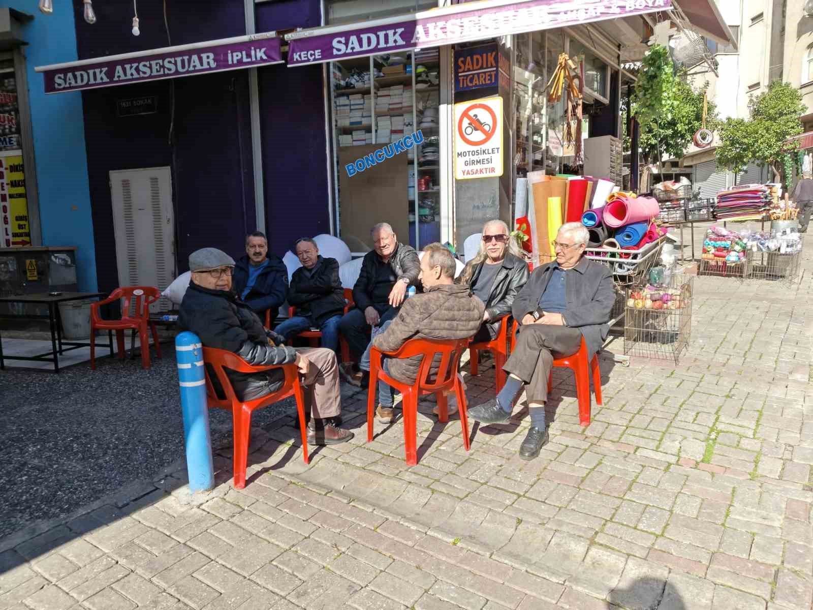Aydın’da güneş yüzünü gösterdi, çarşıya bahar havası geldi
