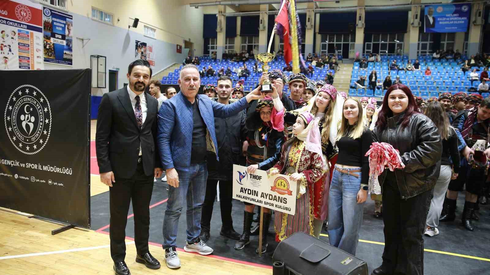 Aydın’da halk oyunları şöleni yaşandı
