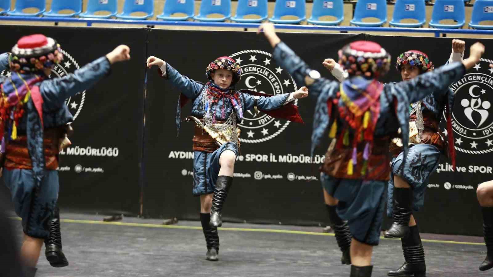 Aydın’da halk oyunları şöleni yaşandı
