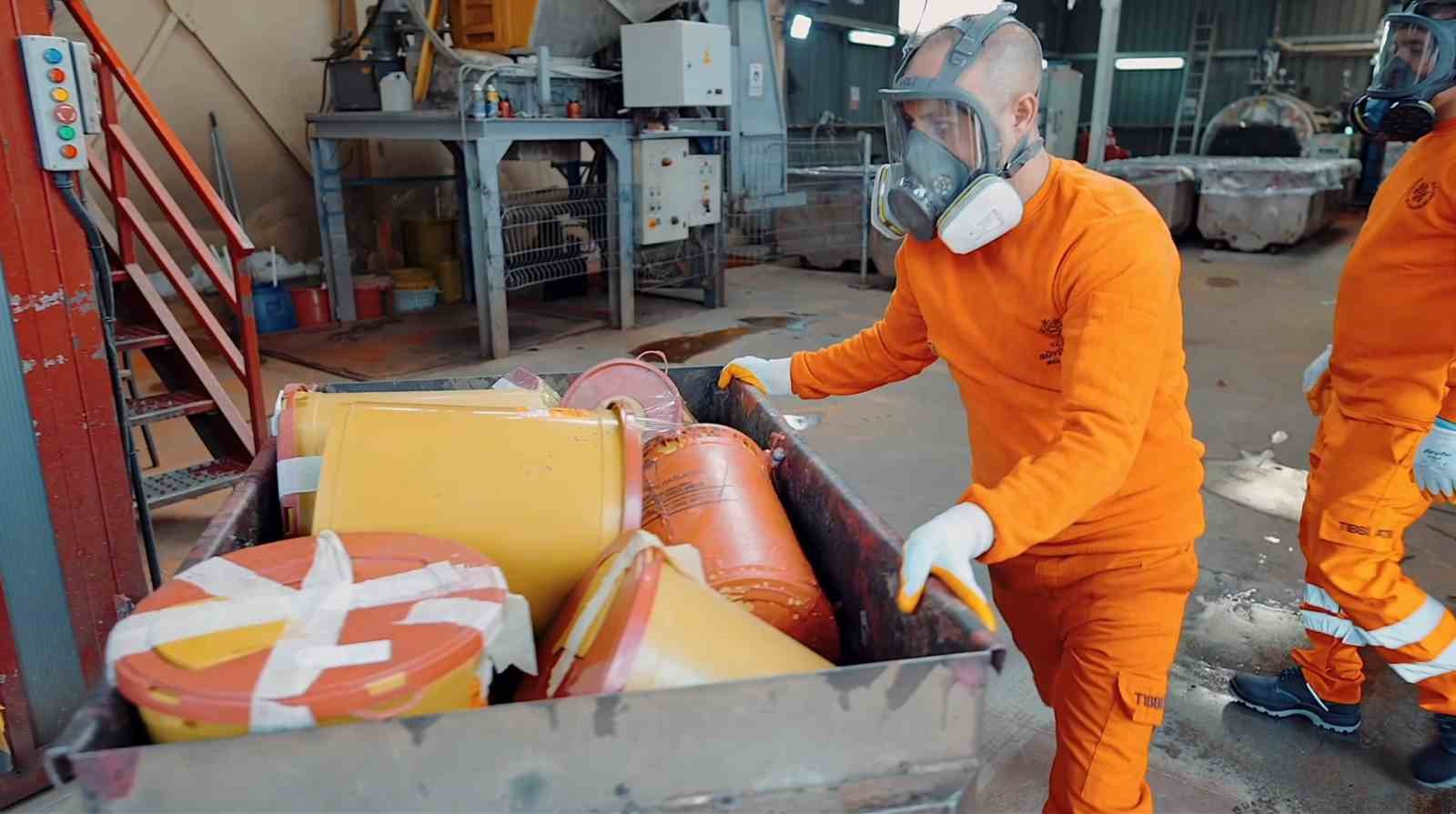 Aydın’da her gün 4 ton tıbbi atık sessizce bertaraf ediliyor
Aydın’da her gün 4 ton tıbbi atık sessizce bertaraf ediliyor