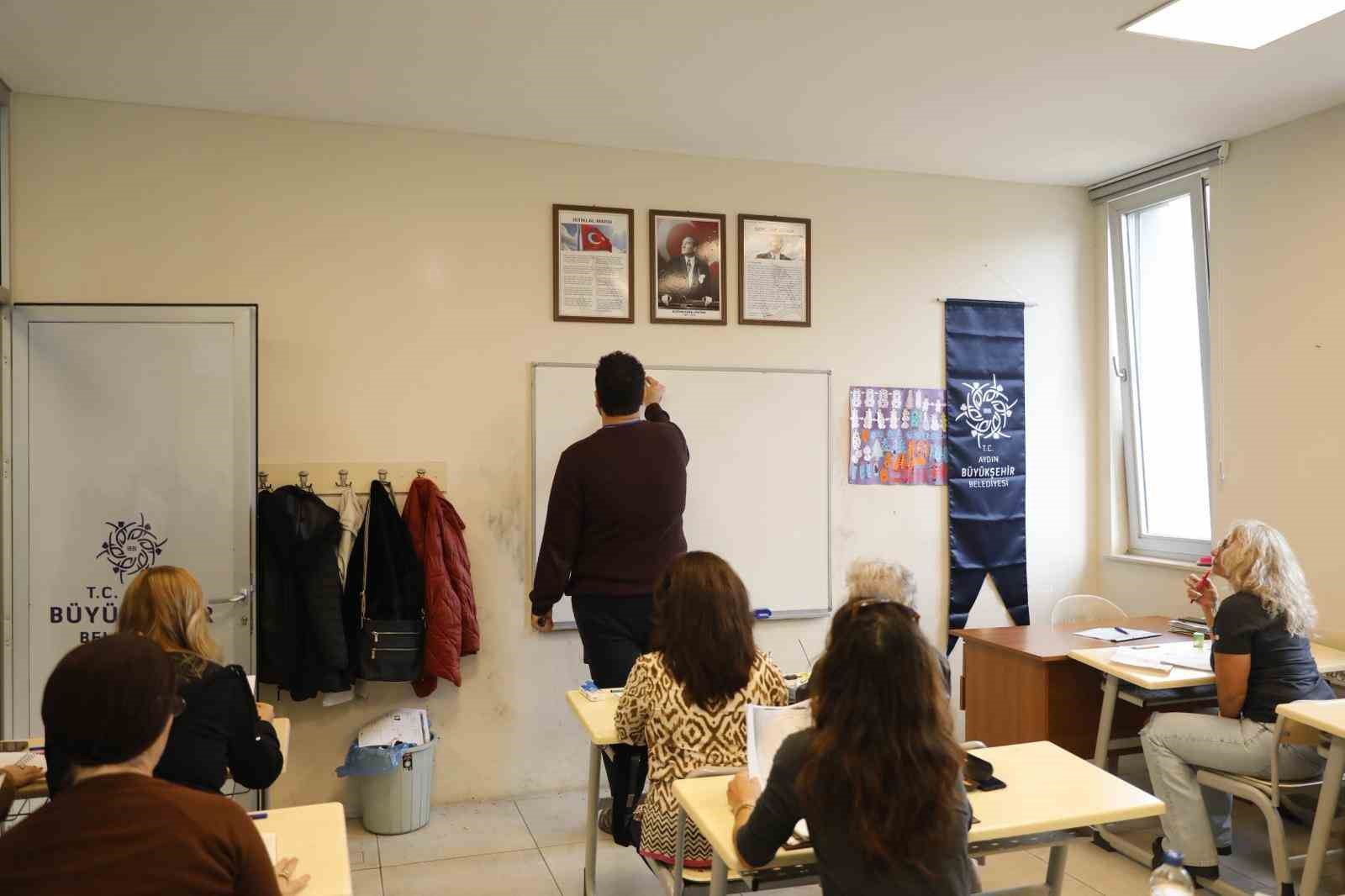 Aydın’da her yaştan vatandaş İngilizce öğreniyor
