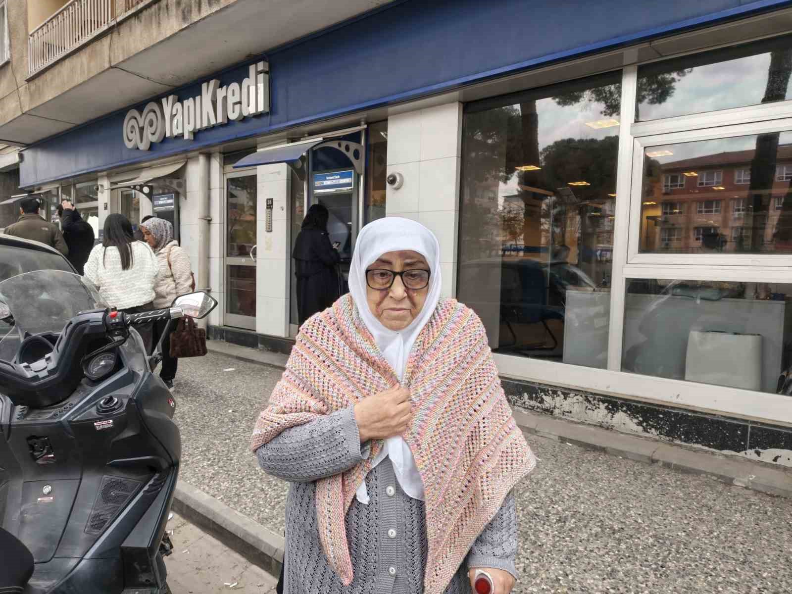 Aydın’da ilginç olay: "Düzgün konuşamıyorsun" deyip emekli maaşını vermediler
Aydın’da ilginç olay: "Düzgün konuşamıyorsun" deyip emekli maaşını vermediler