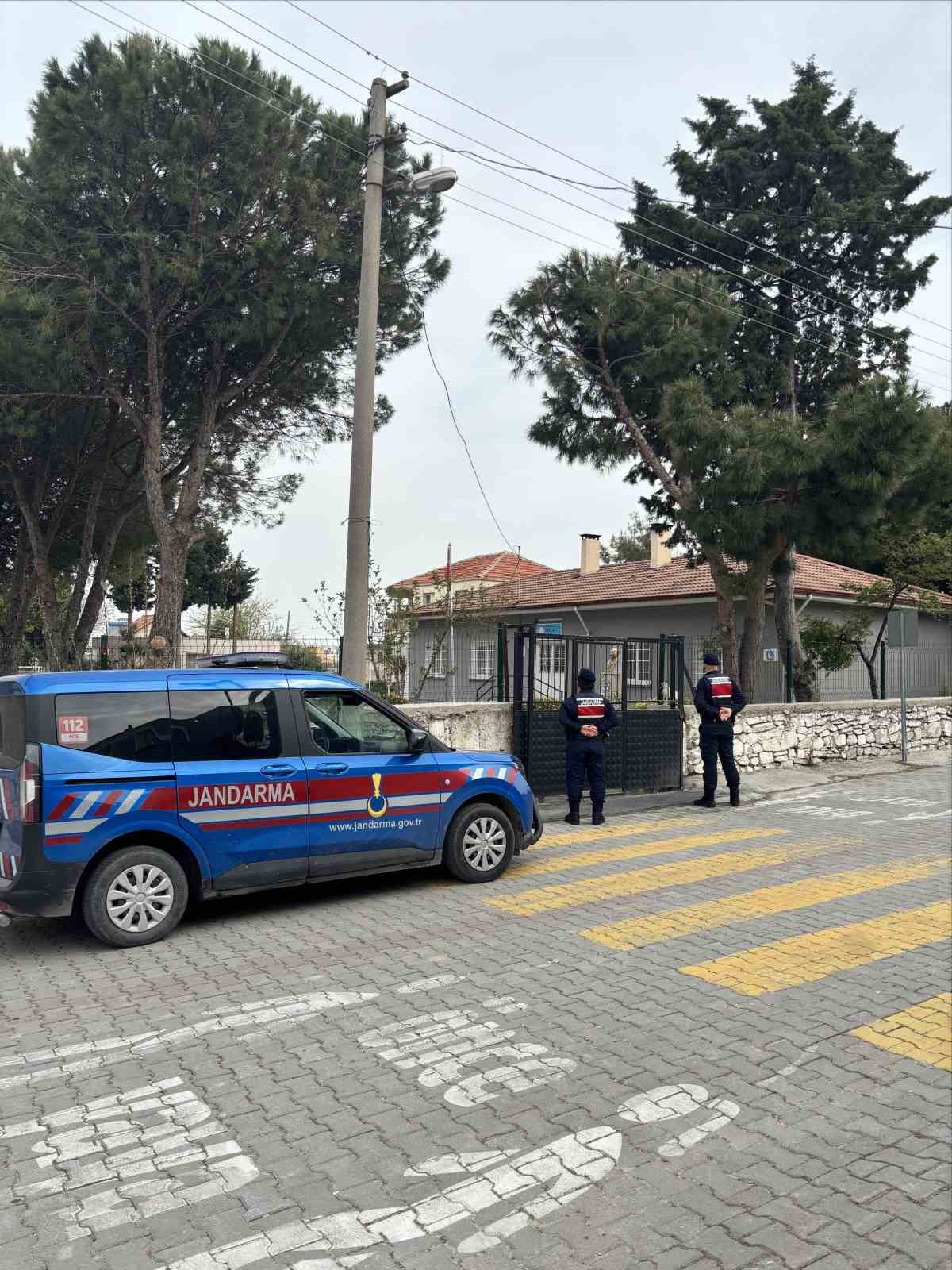 Aydın’da jandarma ekipleri okul önlerindeki güvenlik tedbirlerini arttırdı

