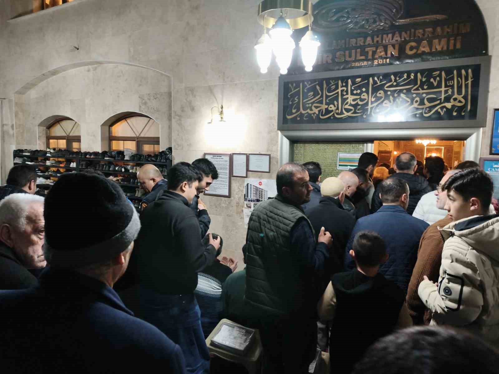 Aydın’da Kadir Gecesi’nde camiler doldu taştı
