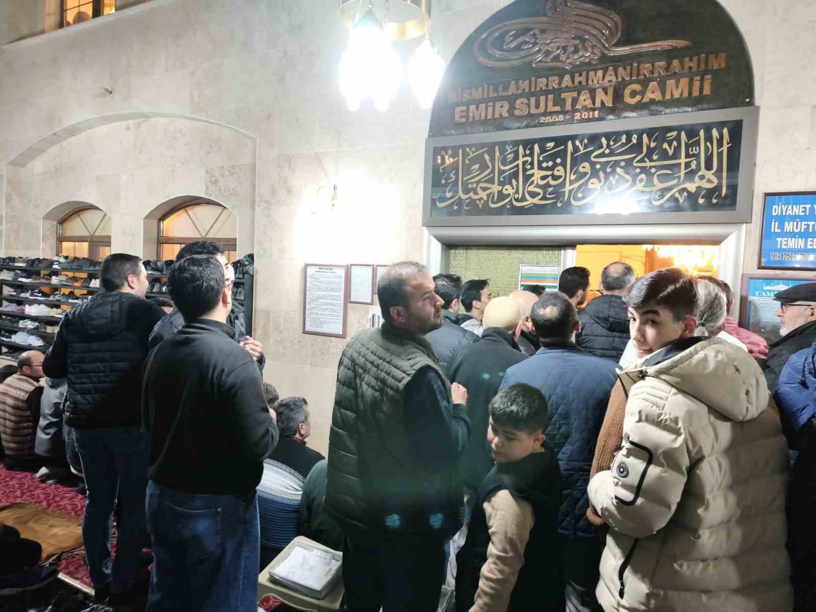 Aydın’da Kadir Gecesi’nde camiler doldu taştı
