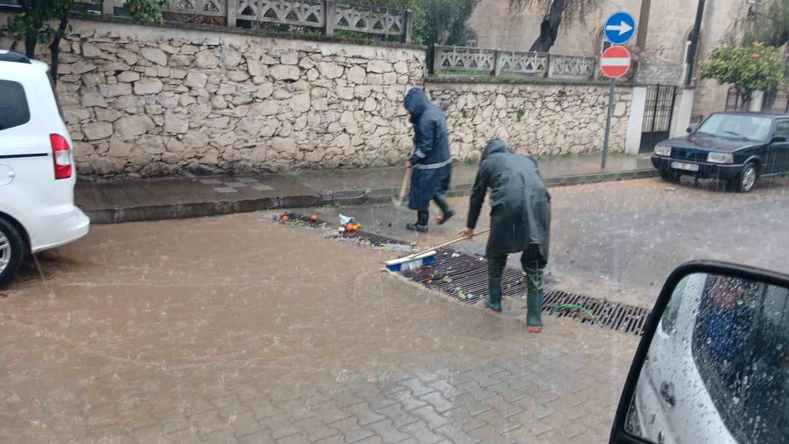 Aydın’da kuvvetli yağışlara büyükşehir ve ASKİ’den anında müdahale
