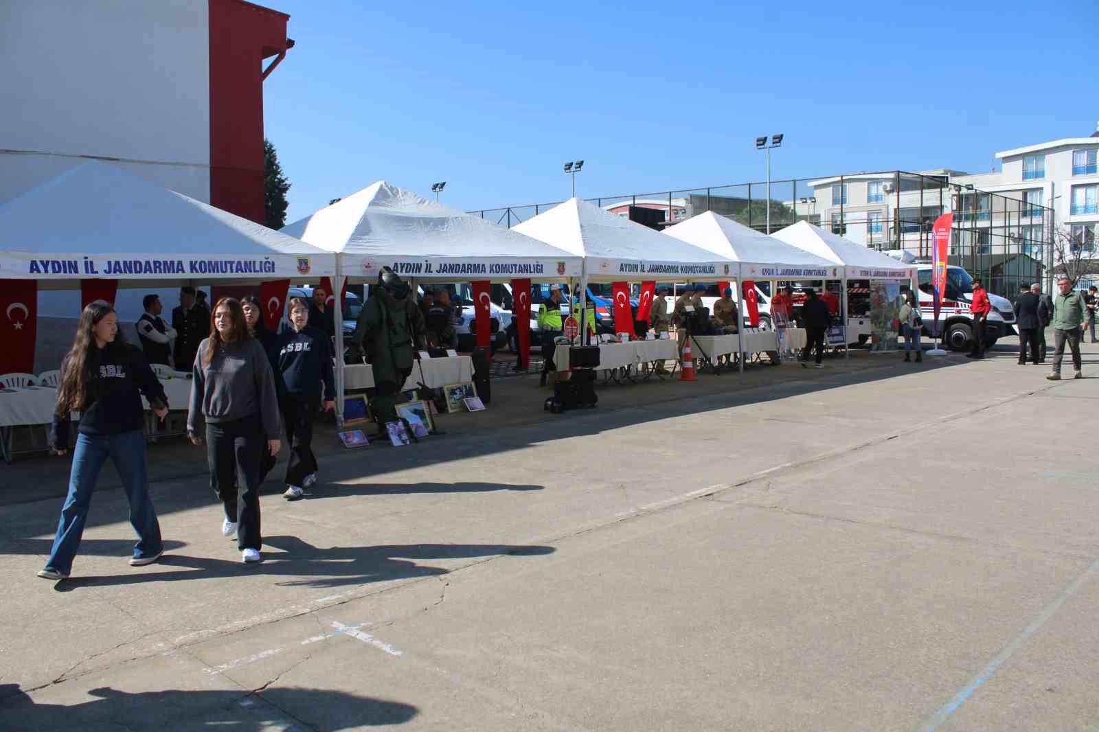 Aydın’da liseli gençlere jandarma okulları tanıtıldı
