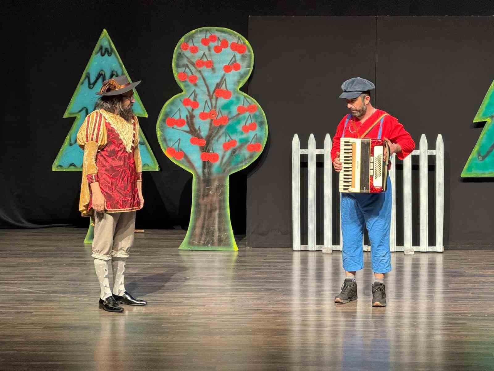 Aydın’da minikler tiyatro ile buluştu
