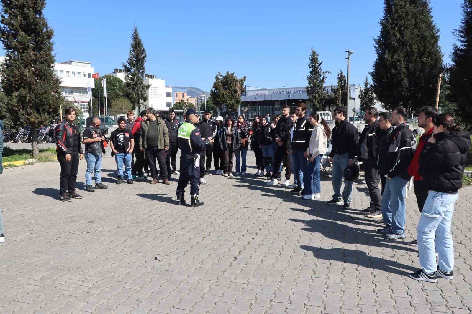Aydın’da motosiklet sürücülerine güvenli sürüş eğitimi
