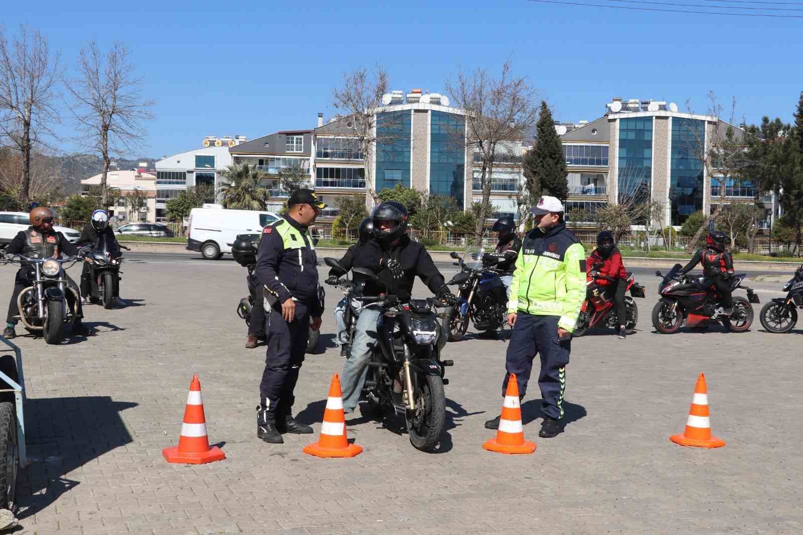 Aydın’da motosiklet sürücülerine güvenli sürüş eğitimi
