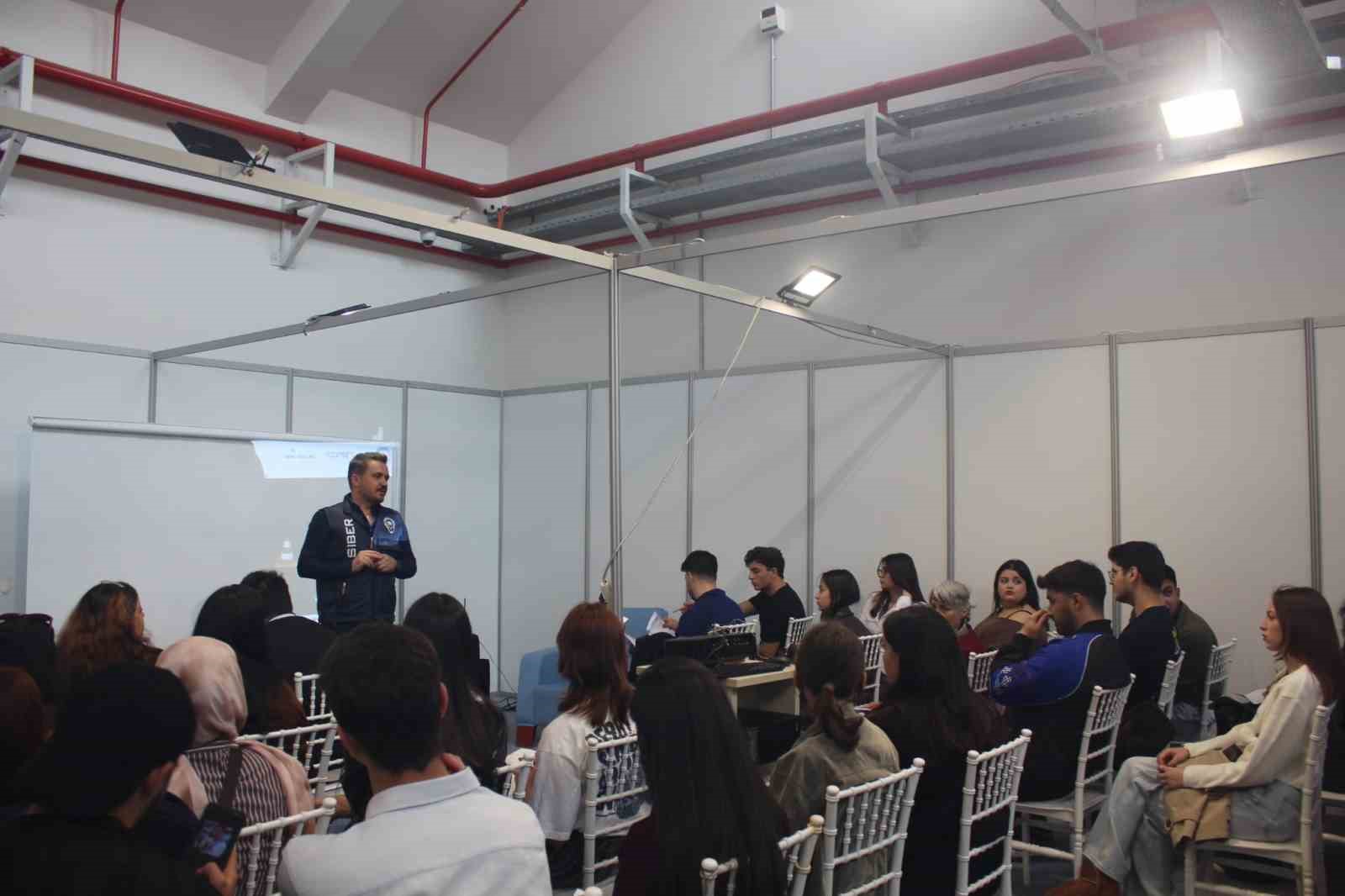 Aydın’da öğrencilere Siber Güvenlik Eğitimi
