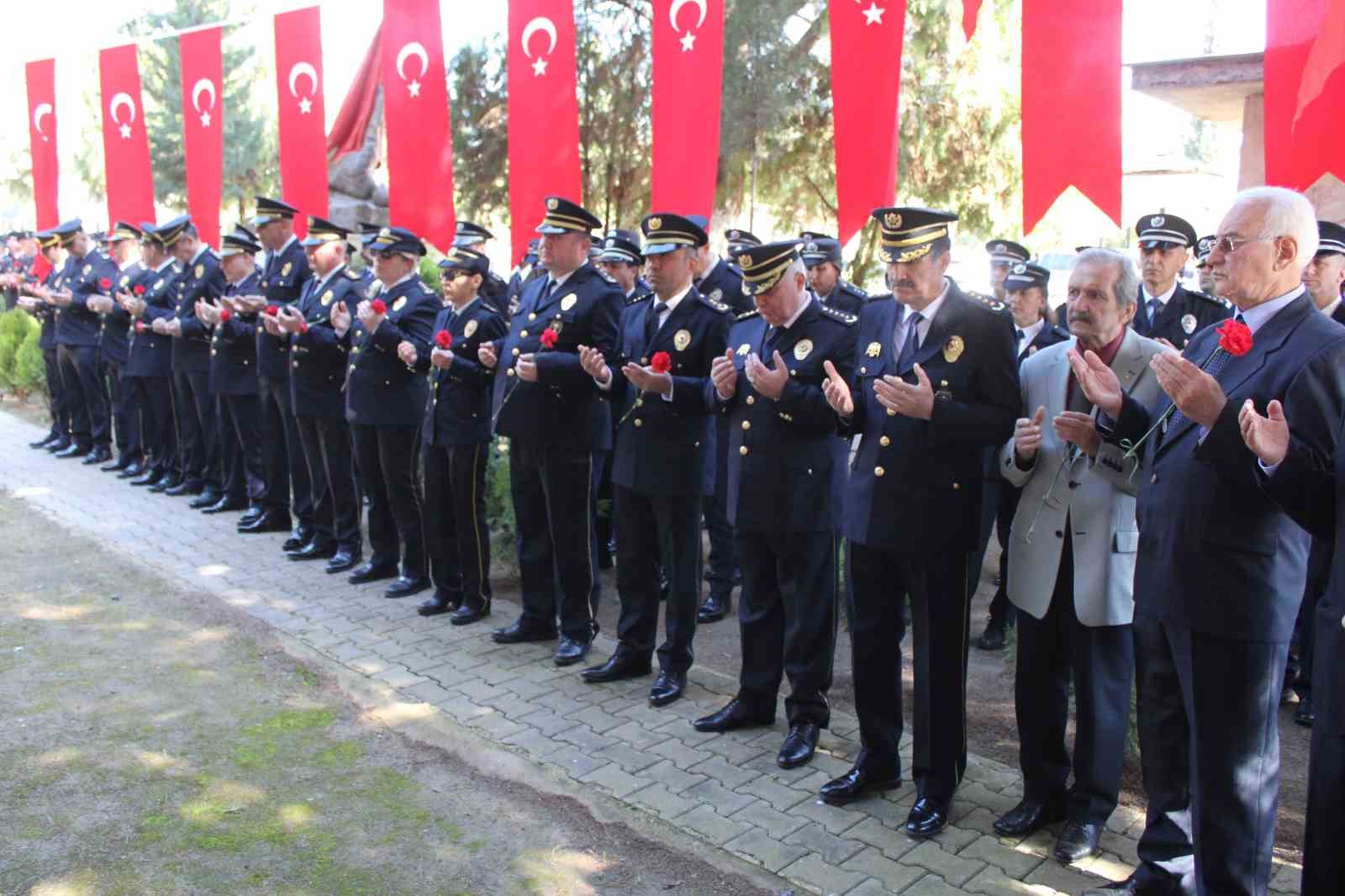 Aydın’da Polis Haftası törenle kutlandı
Aydın’da Polis Haftası törenle kutlandı
