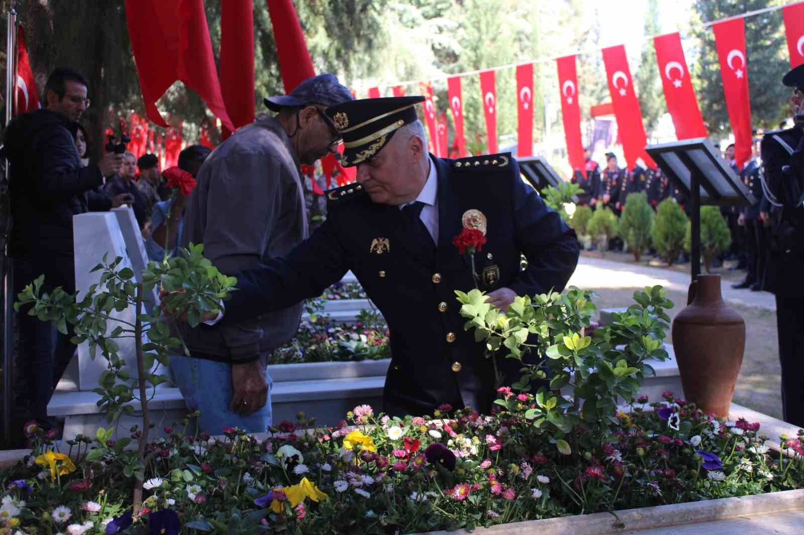 Aydın’da Polis Haftası törenle kutlandı
Aydın’da Polis Haftası törenle kutlandı