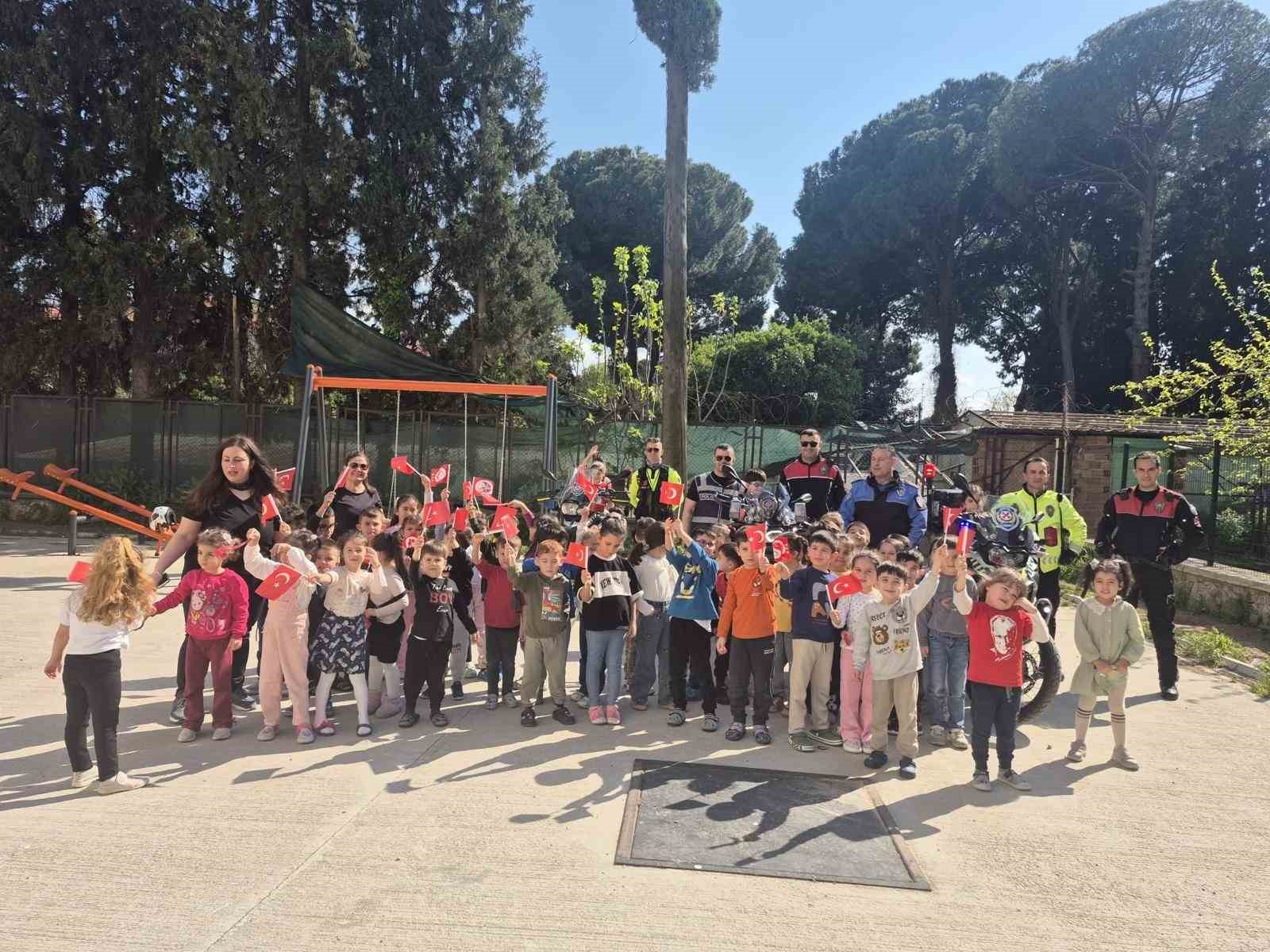Aydın’da polislerden öğrencilere bilgilendirme
