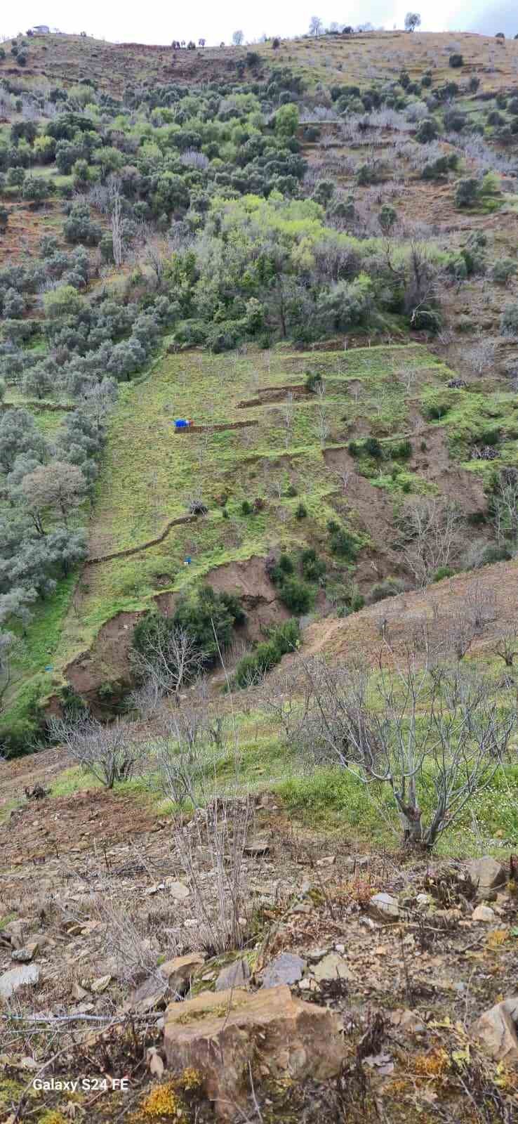 Aydın’da sağanak yağışlar sonrası dağlarda heyelan oluştu
