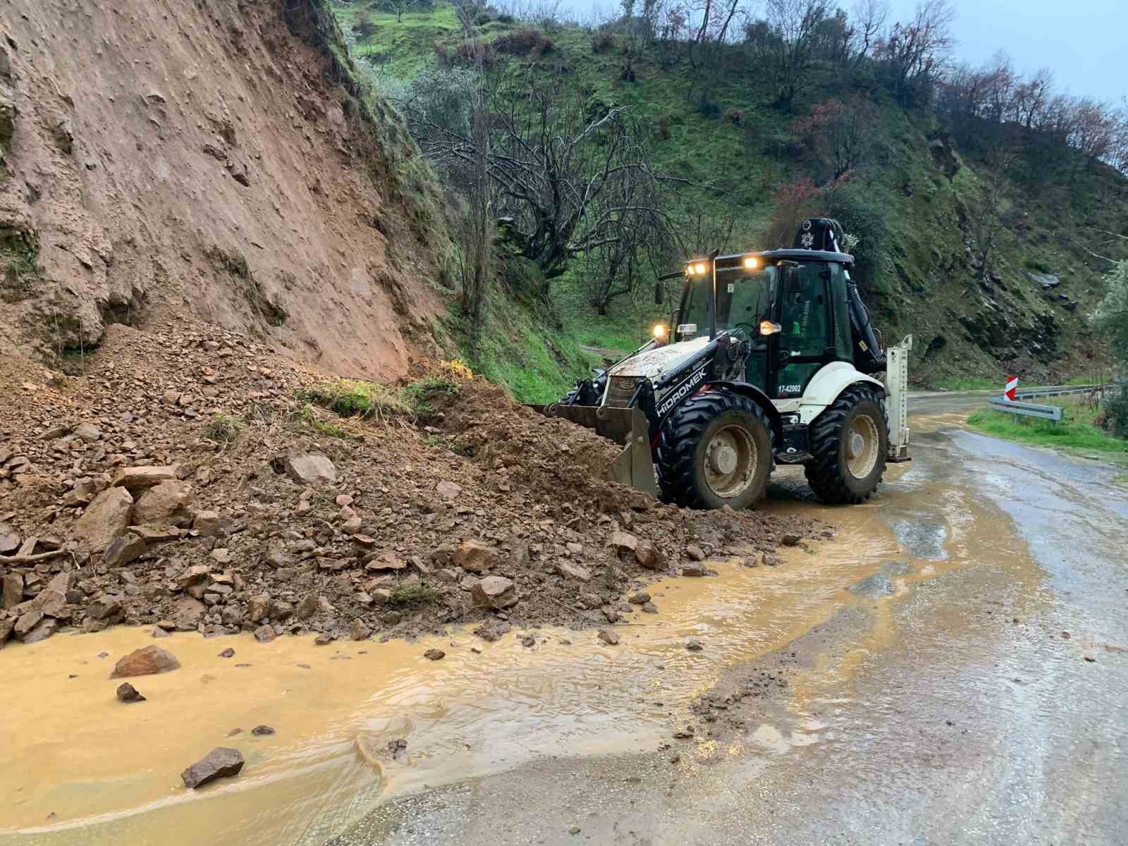 Aydın’da sağank yağışa karşı Büyükşehir ekiplerinden yoğun çalışma
