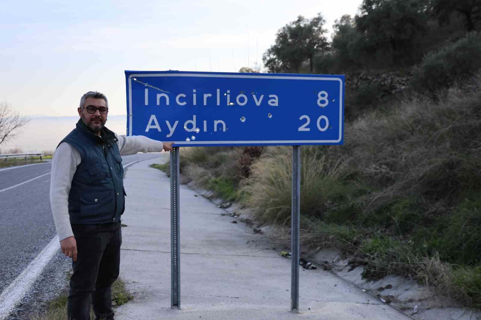 Aydın’da trafik levhaları kurşunların hedefi oldu
