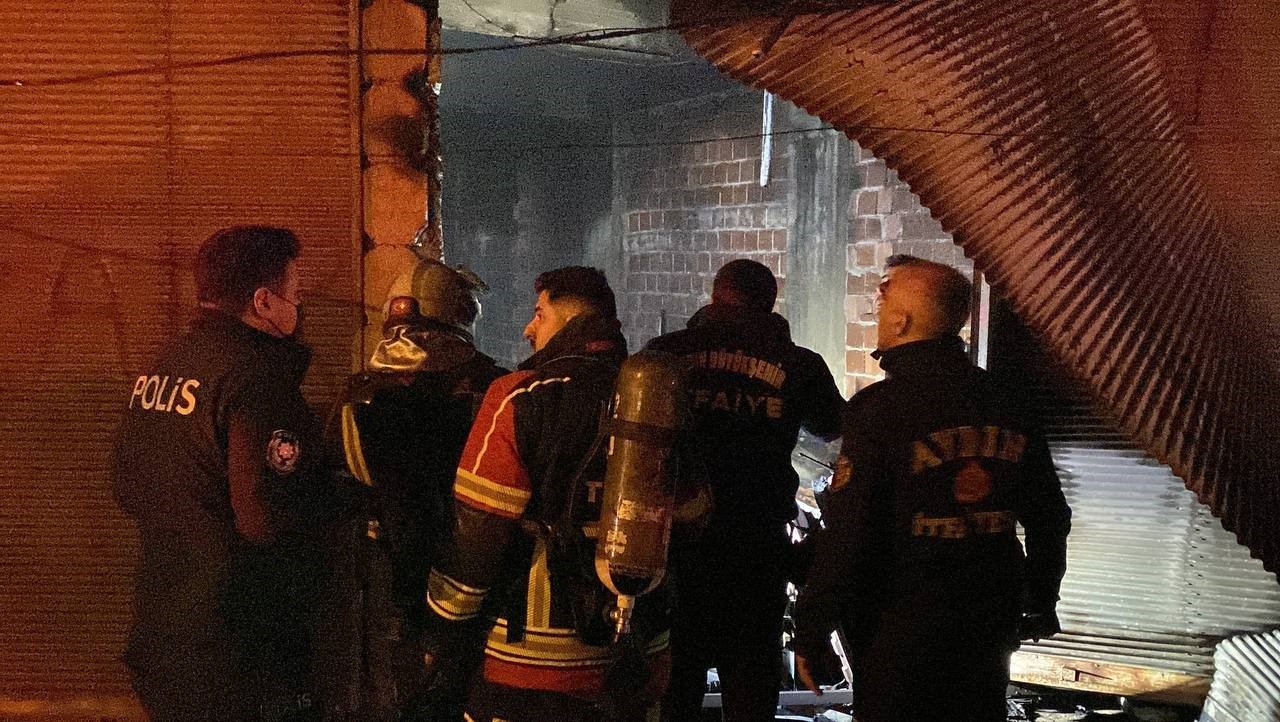Aydın’da yangın: Dumandan etkilenen 2 kişi hastaneye kaldırıldı
