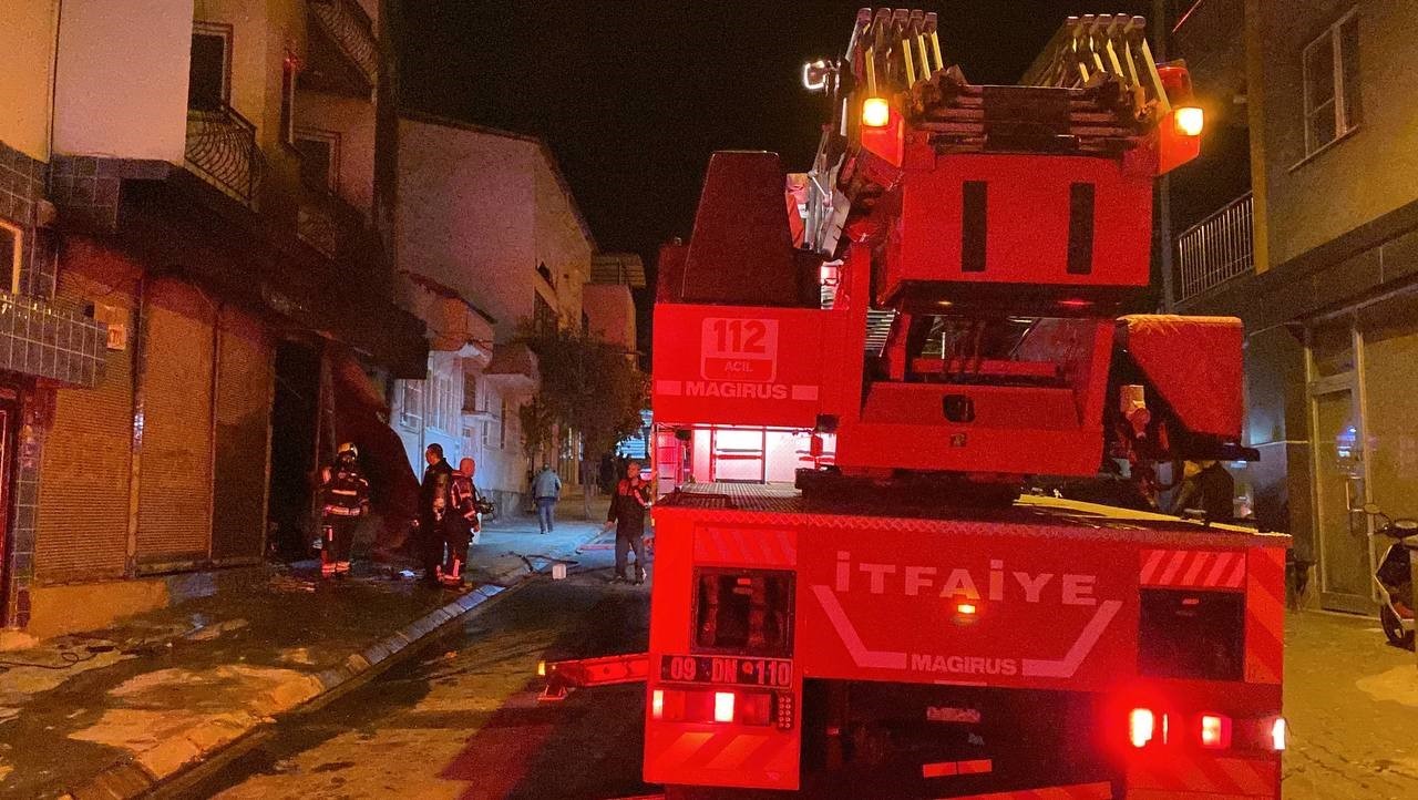 Aydın’da yangın: Dumandan etkilenen 2 kişi hastaneye kaldırıldı
