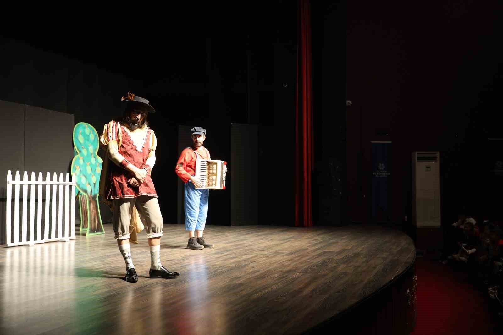 Aydın’da yetişkinler ve çocuklar için tiyatro etkinlikleri sahnelendi
