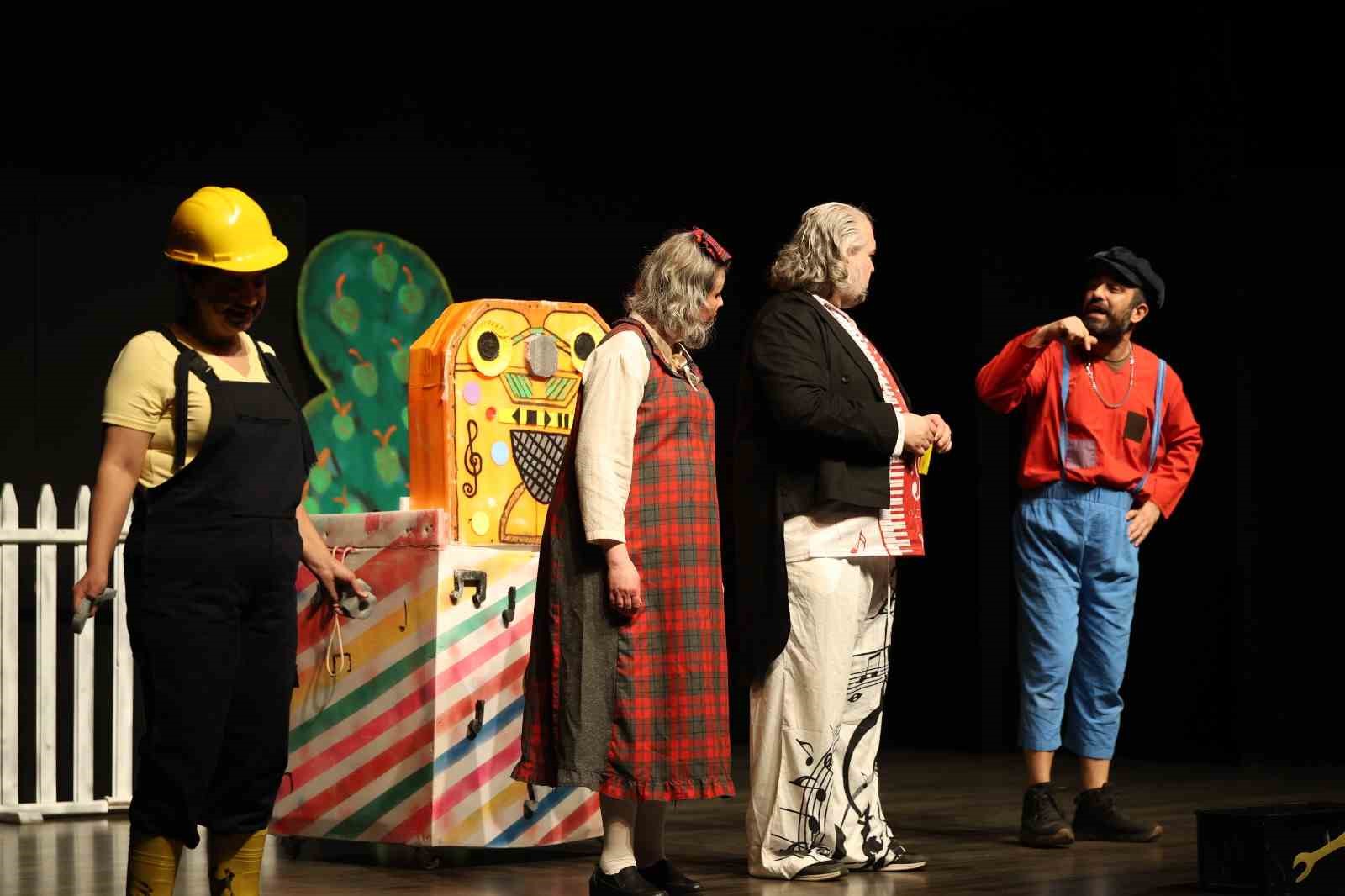 Aydın’da yetişkinler ve çocuklar için tiyatro etkinlikleri sahnelendi
