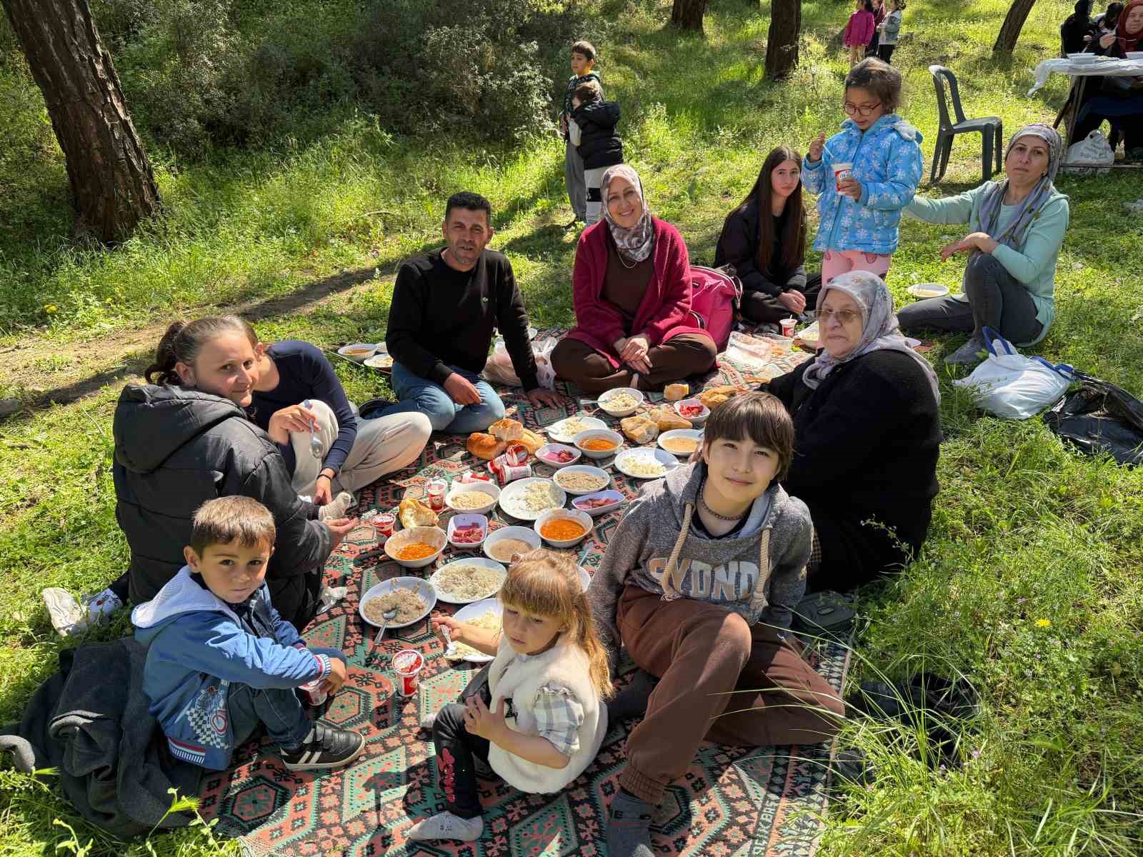 Aydın’daki 41 yıllık gelenek vatandaşları aynı sofrada buluşturdu
