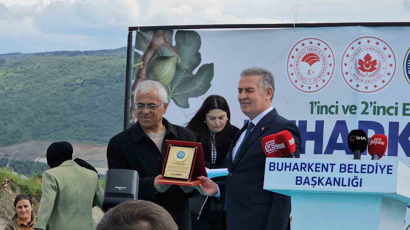 Aydın’ın ilek bahçeleri törenle hizmete açıldı
Aydın’ın ilek bahçeleri törenle hizmete açıldı