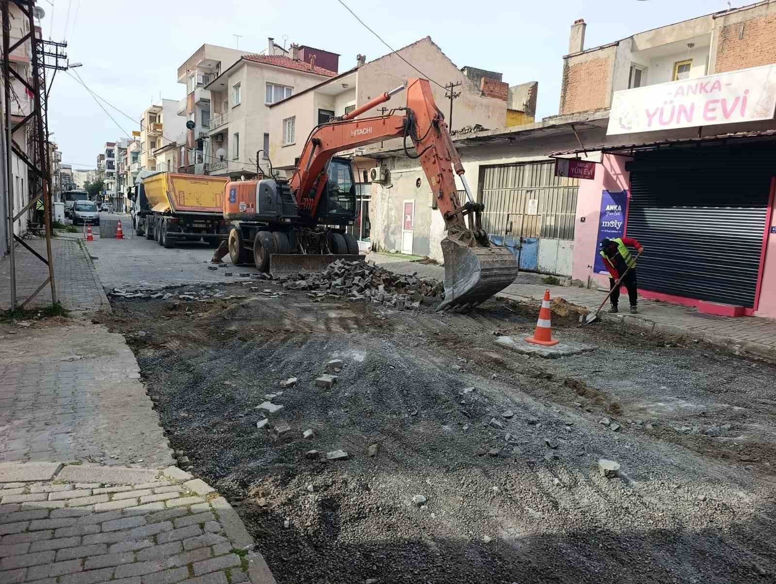 Aydın’ın ulaşım ağını güçlendiren çalışmalar sürüyor
Aydın’ın ulaşım ağını güçlendiren çalışmalar sürüyor