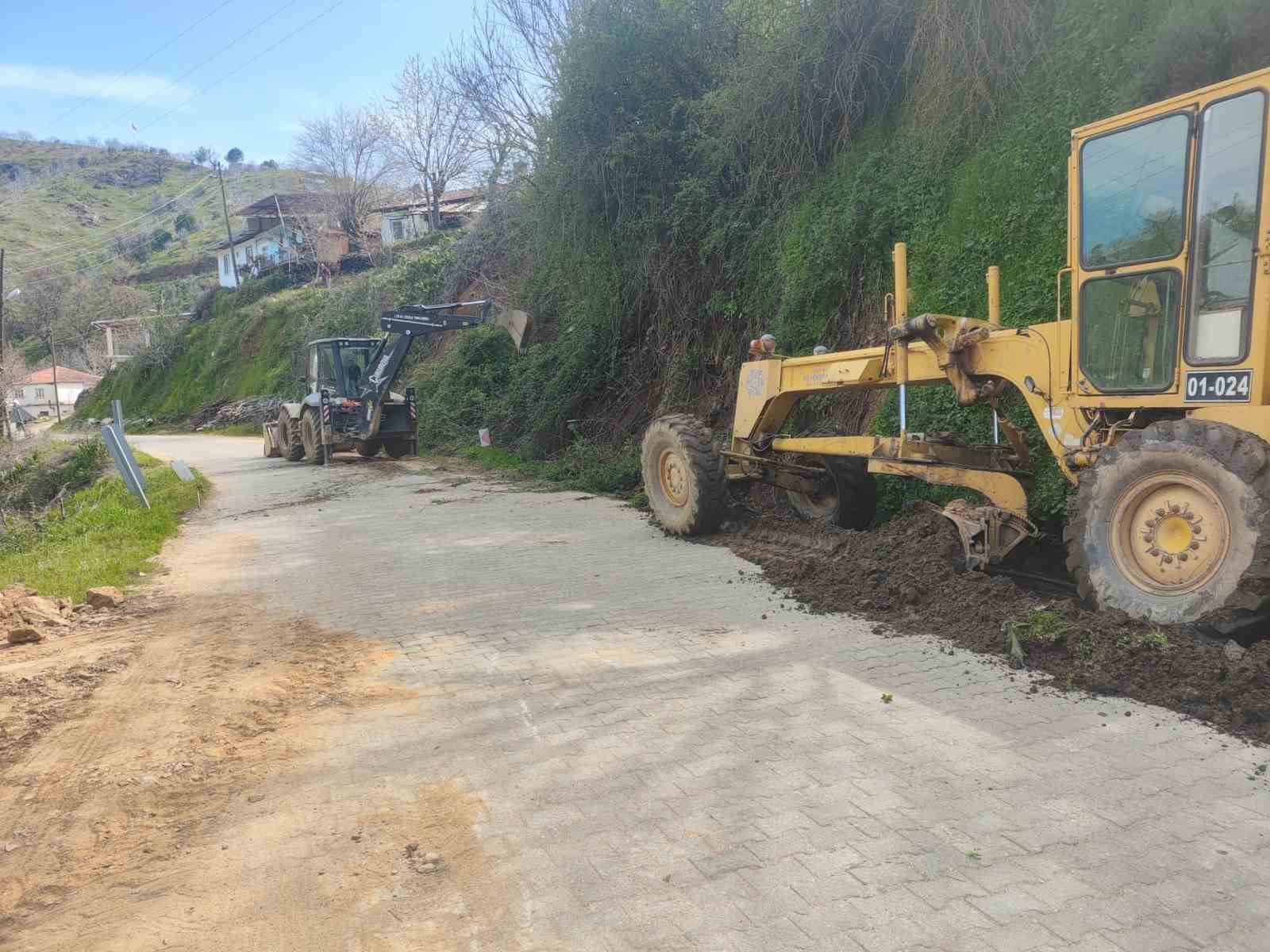 Aydın’ın ulaşım ağını güçlendiren çalışmalar sürüyor
Aydın’ın ulaşım ağını güçlendiren çalışmalar sürüyor