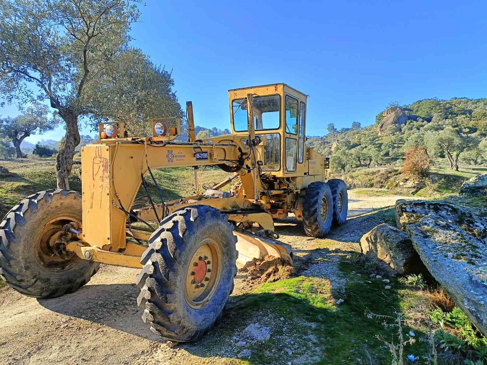 Aydın’ın ulaşım altyapısı Büyükşehir Belediyesi ile güçleniyor
Aydın’ın ulaşım altyapısı Büyükşehir Belediyesi ile güçleniyor