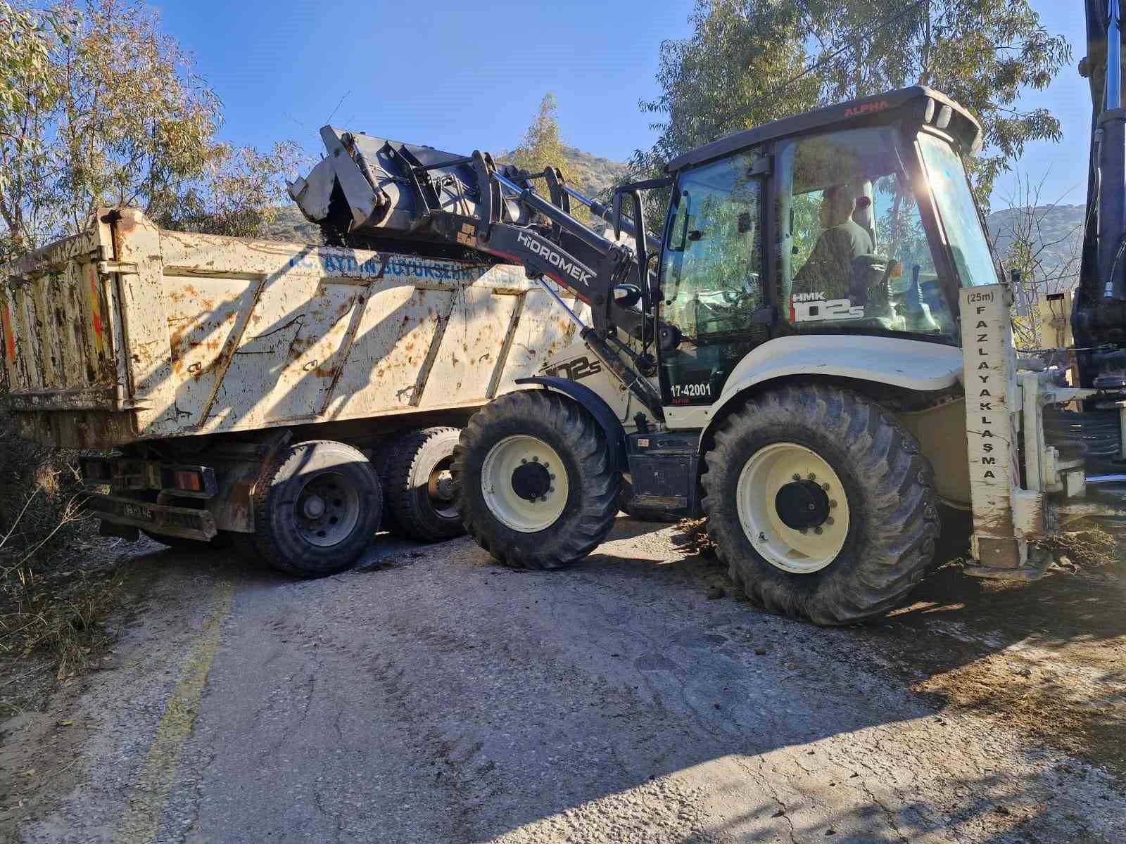 Aydın’ın ulaşım altyapısı Büyükşehir Belediyesi ile güçleniyor
Aydın’ın ulaşım altyapısı Büyükşehir Belediyesi ile güçleniyor