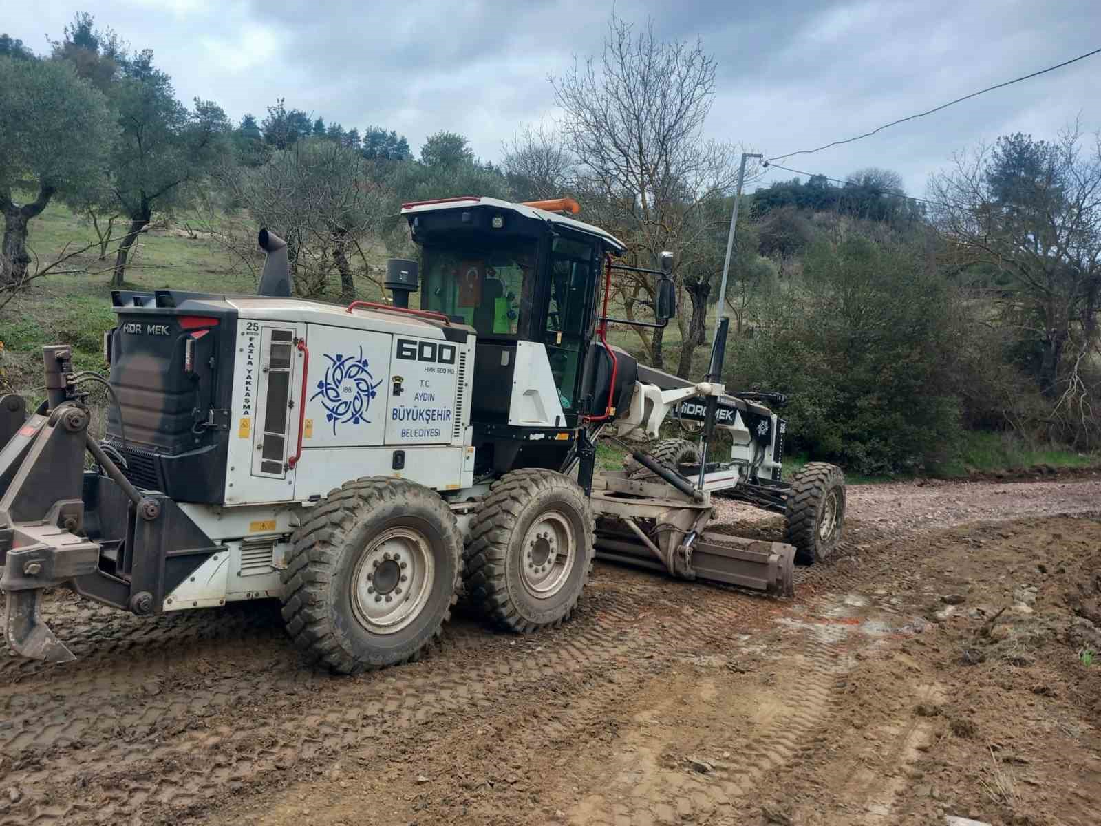 Aydın’ın ulaşım altyapısı Büyükşehir Belediyesi ile güçleniyor
Aydın’ın ulaşım altyapısı Büyükşehir Belediyesi ile güçleniyor