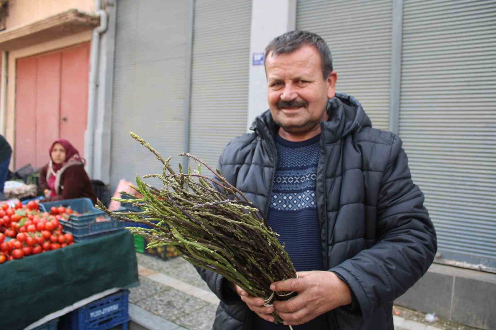 Aydın’ın yöresel lezzeti kedirgen ve sarmaşıklar pazar tezgahlarını süslemeye başladı
